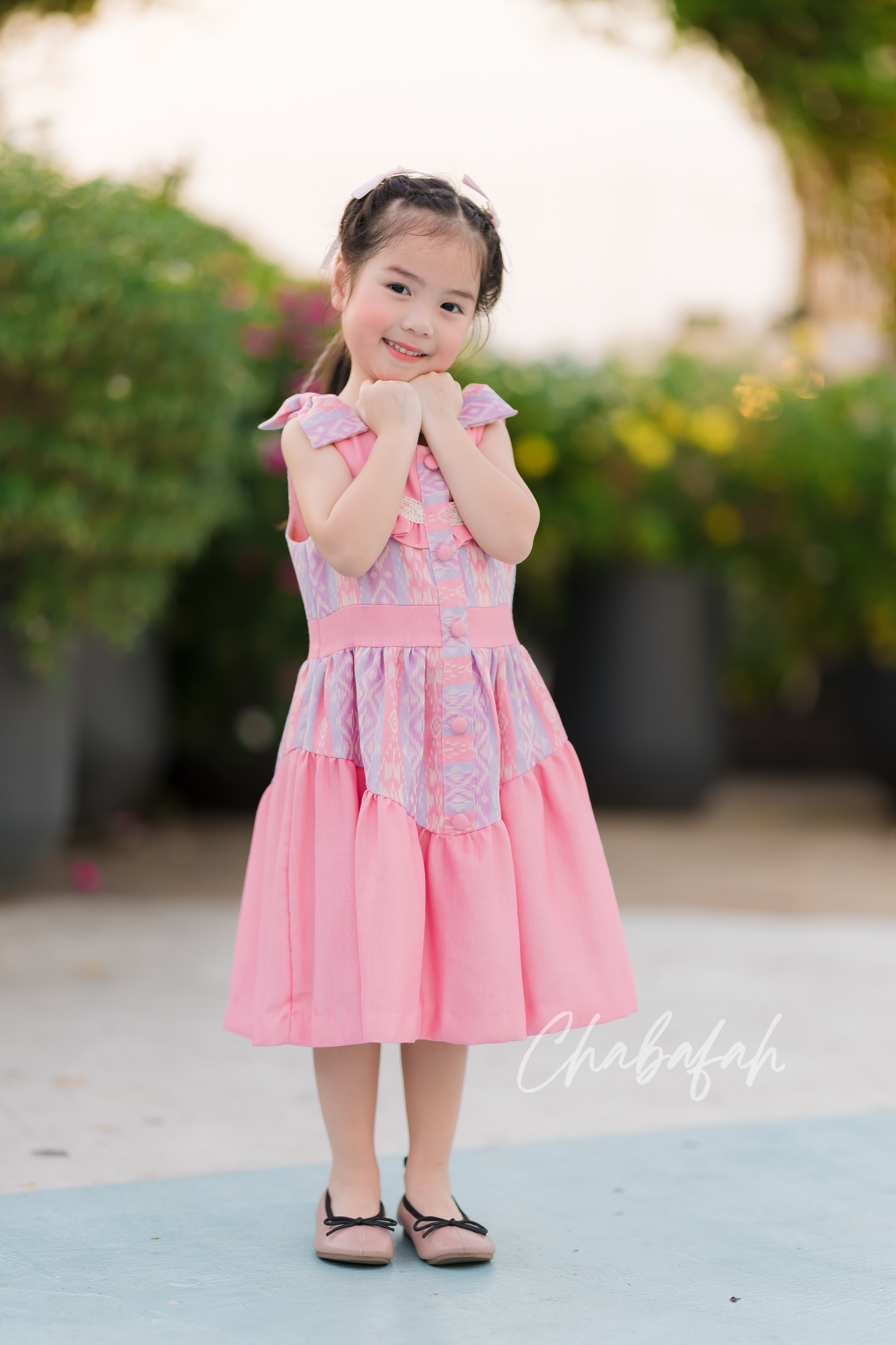 เดรสแขนกุดผ้าไทย แบรนด์ Chabafah สีชมพูหวาน