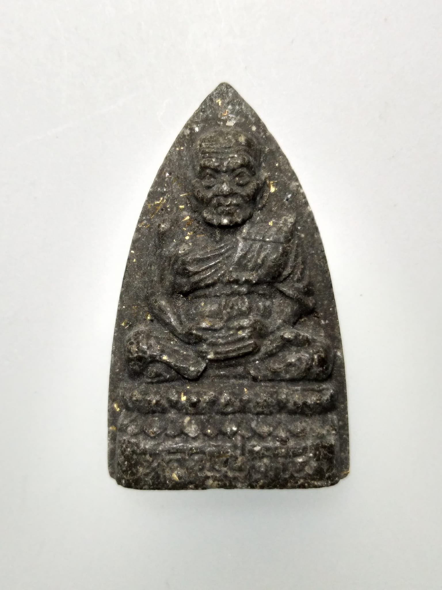 F052 พระเนื้อผงพิมพ์หลวงปู่ทวด หลวงตามหาบัว ญาณสัมปันโน วัดป่าบ้านตาด จ.อุดรธานี รุ่นแรก ปี2541