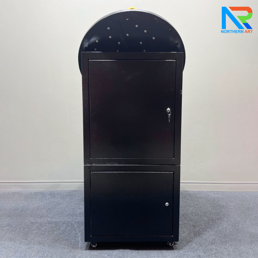 เกมส์เขาวงกต รุ่นพวงมาลัยรถ ขนาด (W)70 x (D)60 x (H)145 cm. โครงเหล็กพ่นสีอุตสาหกรรมพร้อมล้อเลื่อน ลูกแก้วคละสี 5 ลูก