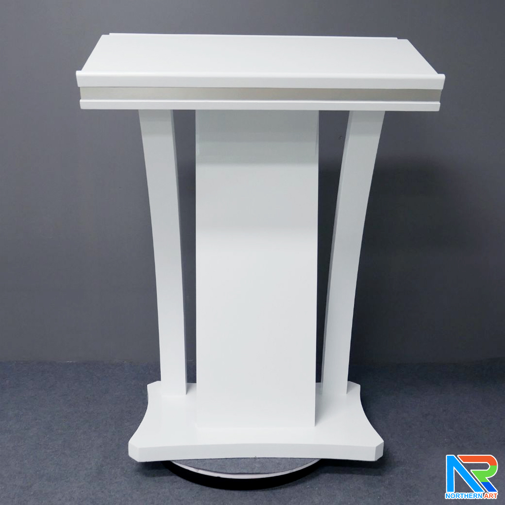 โพเดียมไม้ ยืนคู่ สีขาว ขนาด (W)90 x (L)50 x (H)120 cm. ตกแต่งแถบลามิเนตสีเงินเงาTOPและเสาข้าง