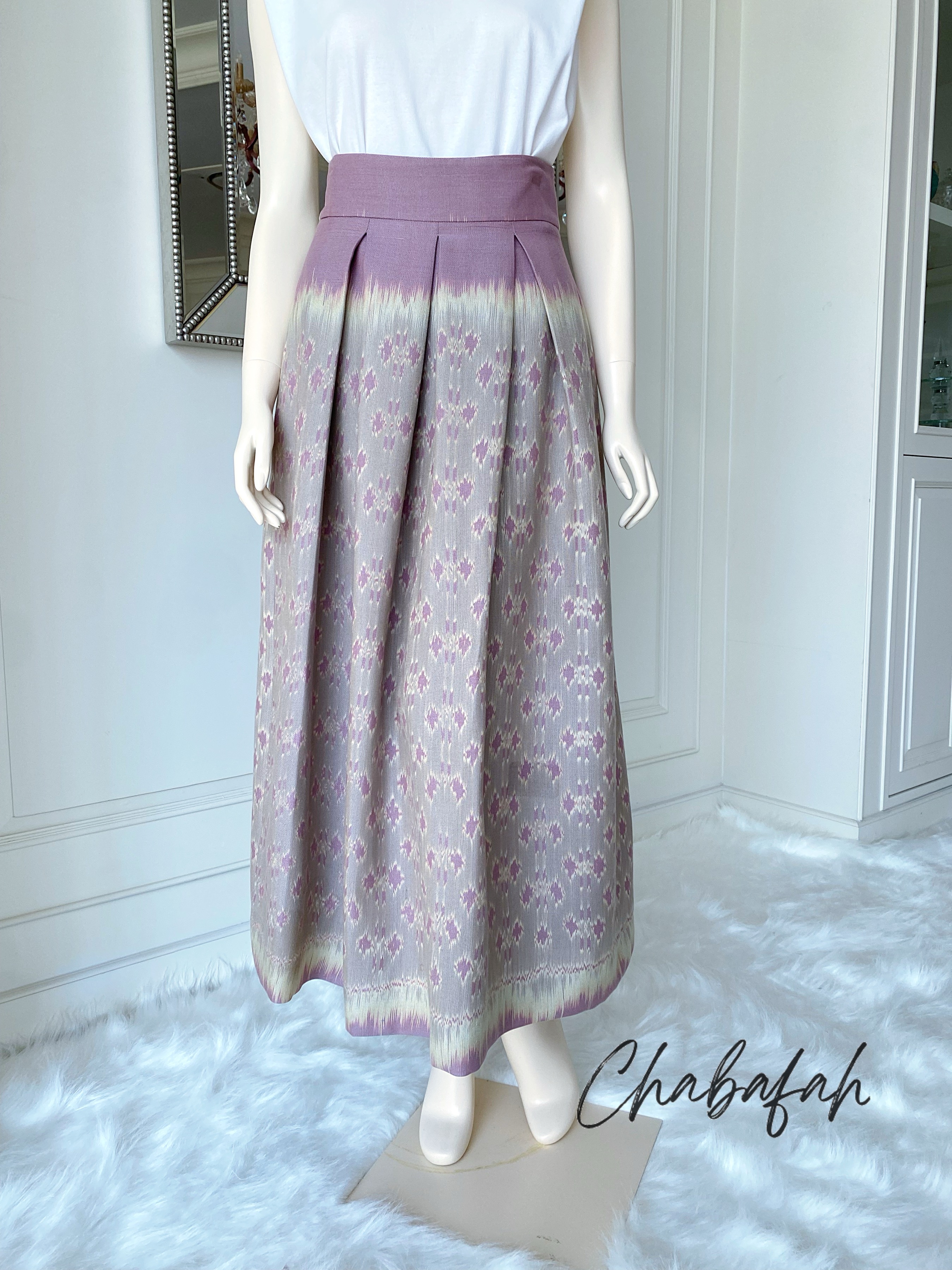(No. 004) กระโปรงผ้าฝ้ายไทยทอมือ สีม่วงตุ่น ทรงทวิส แบรนด์ Chabafah (ชบาฟ้า)