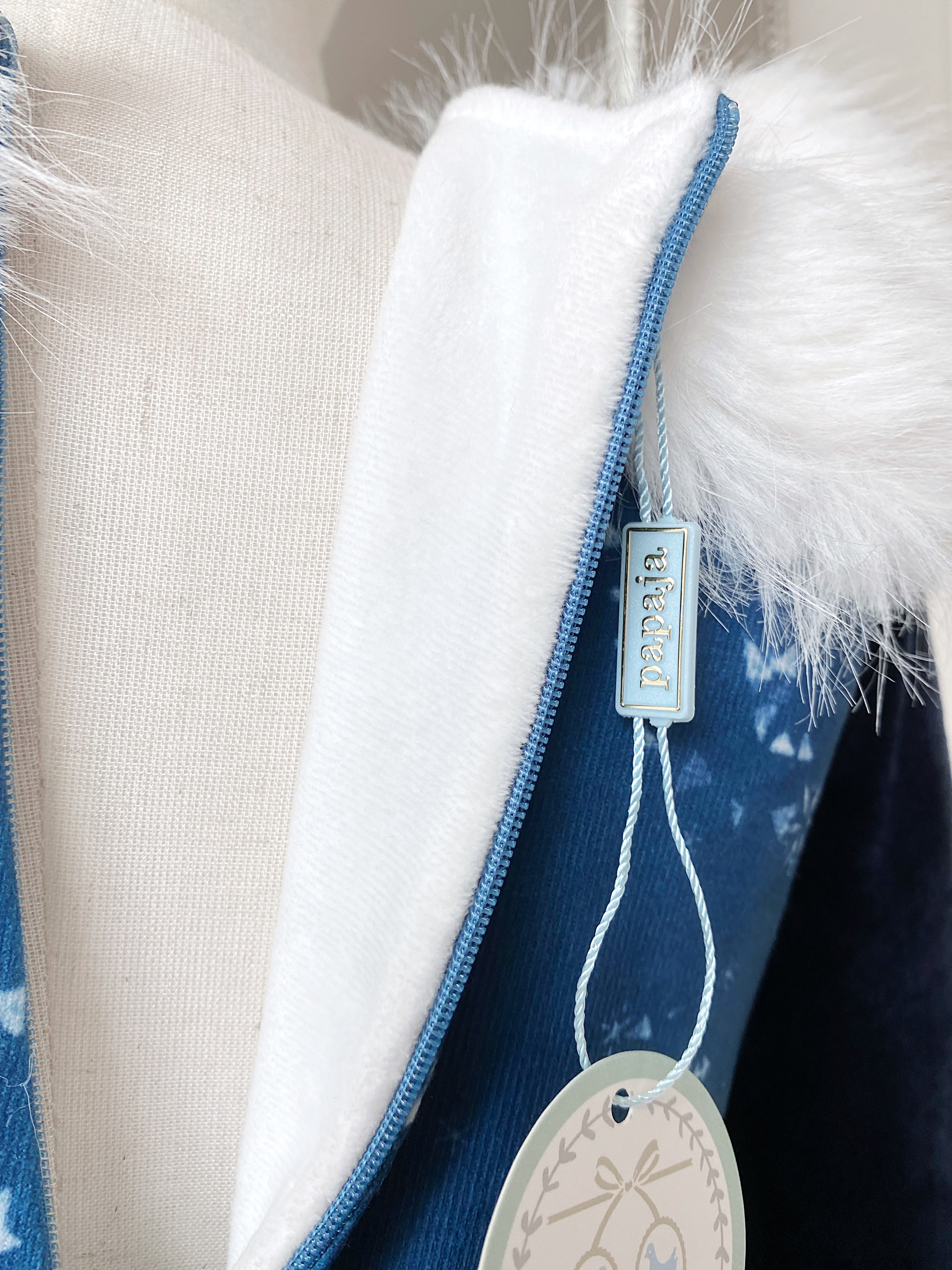 ชุดเจ้าหญิงเอลซ่าสีน้ำเงินเข้ม บุขนฟรีซกันหนาวอย่างดี มีปกขนสีขาวถอดออกได้