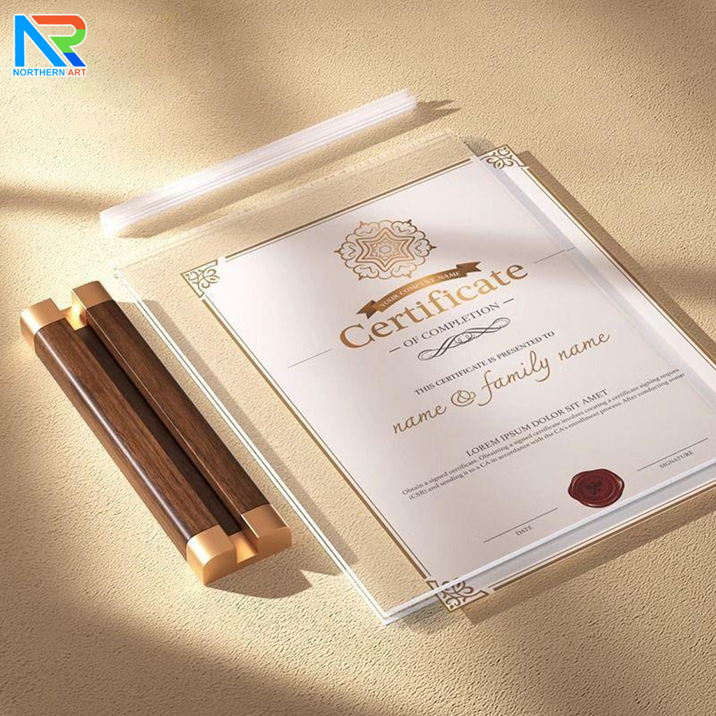 ป้ายตั้งโต๊ะ A4 ฐานไม้ พร้อมอะคริลิคใส สอดงานพิมพ์ด้านข้าง โชว์งานพิมพ์ 2 ด้าน