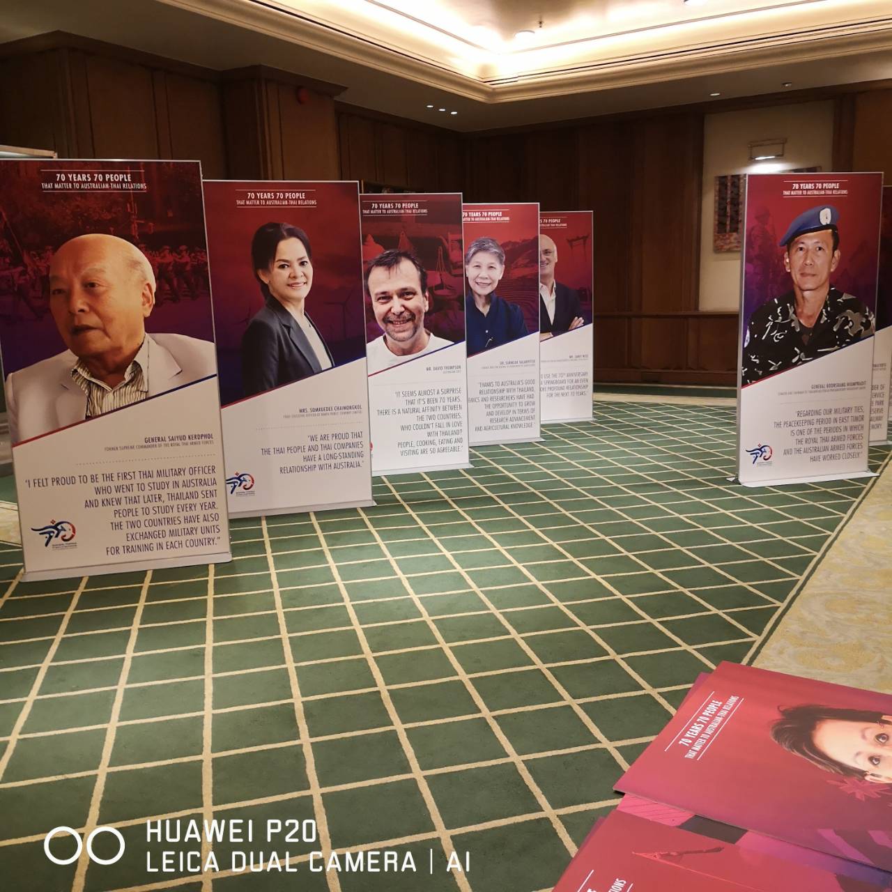 เช่าบอร์ดนิทรรศการ เช่าป้ายประชาสัมพันธ์ ขนาด 100x200 cm.โชว์งานพิมพ์ 2 ด้าน แข็งแรง มั่งคง พร้อมติดตั้งหน้างาน