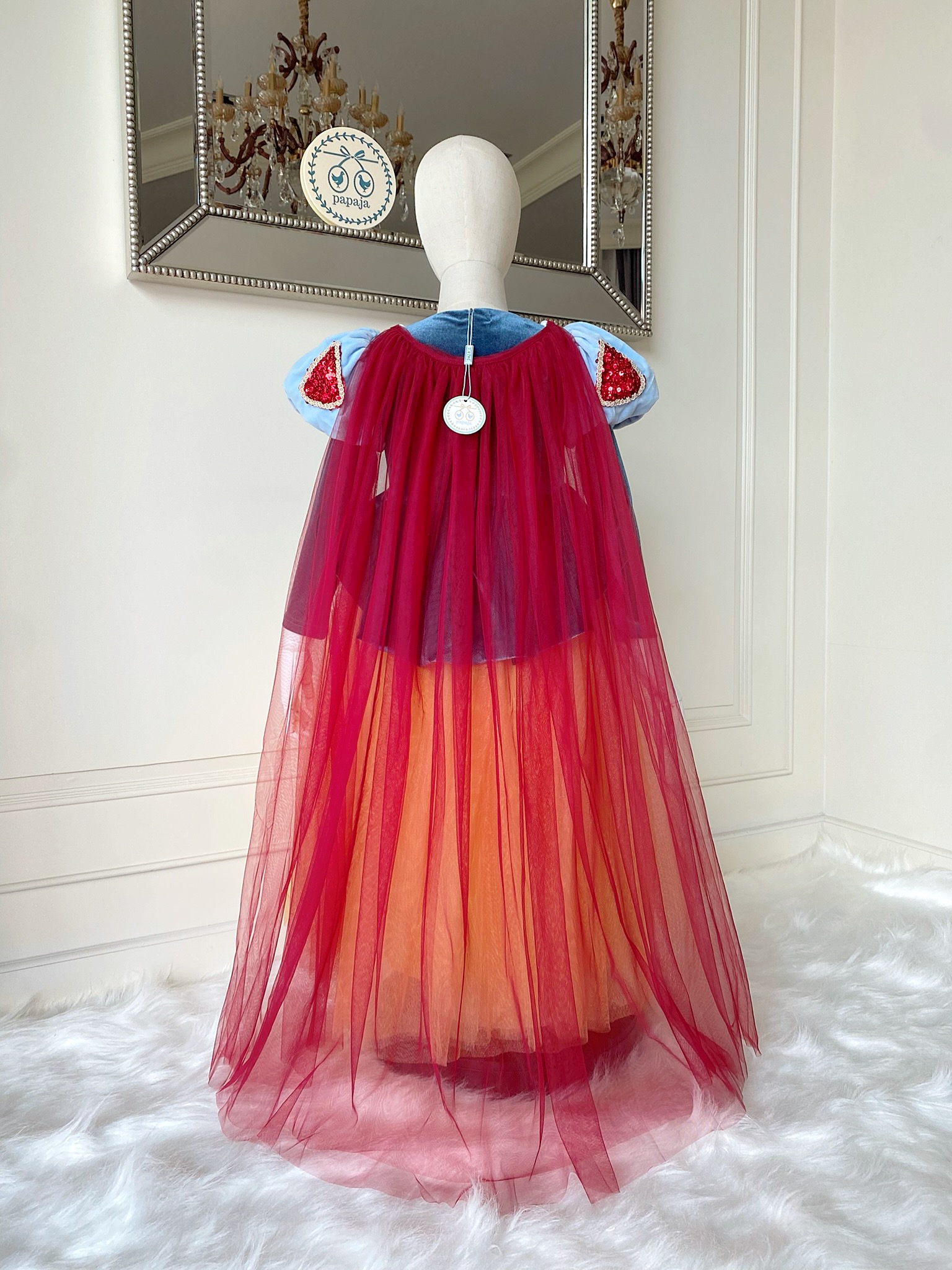 ชุดเจ้าหญิงสโนวไวท์ ต้วชุดด้านบนใ้ช้ผ้ากำมะหยี่เกาหลีเนื้อนุ่มมาก