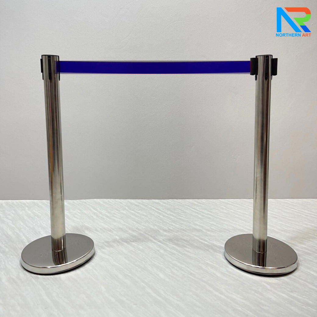 เสากั้นบริเขต สแตนเลส พร้อมสายผ้าดึงกลับอัตโนมัติ สีน้ำเงิน ( ราคาต่อเสา )