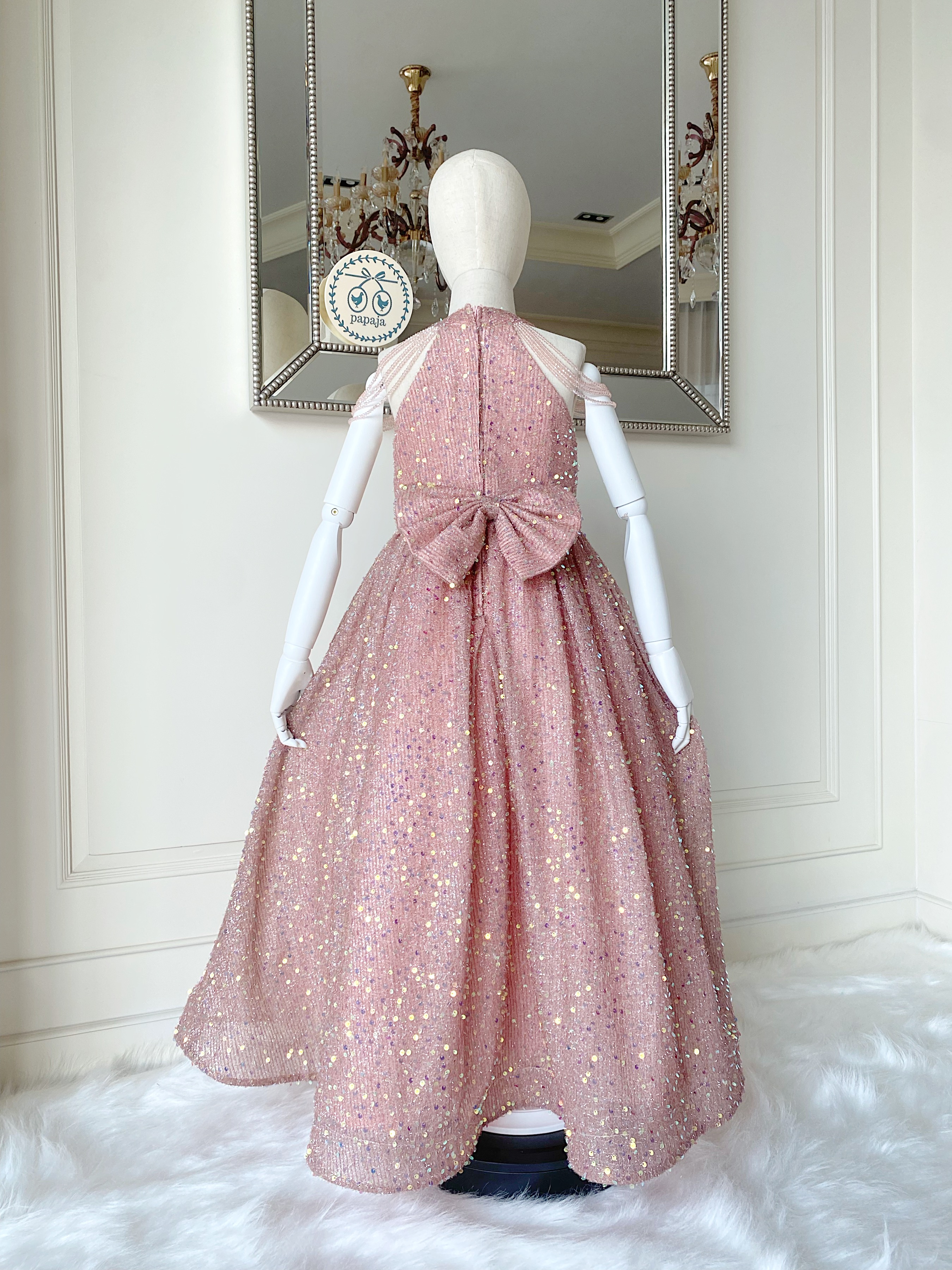 เดรสออกงานราตรียาวแขนล้ำสีชมพูตุ่นผ้าปักเลื่อมวิ้งๆ ทั้งชุด ประดับคริสตัลสุดหรู