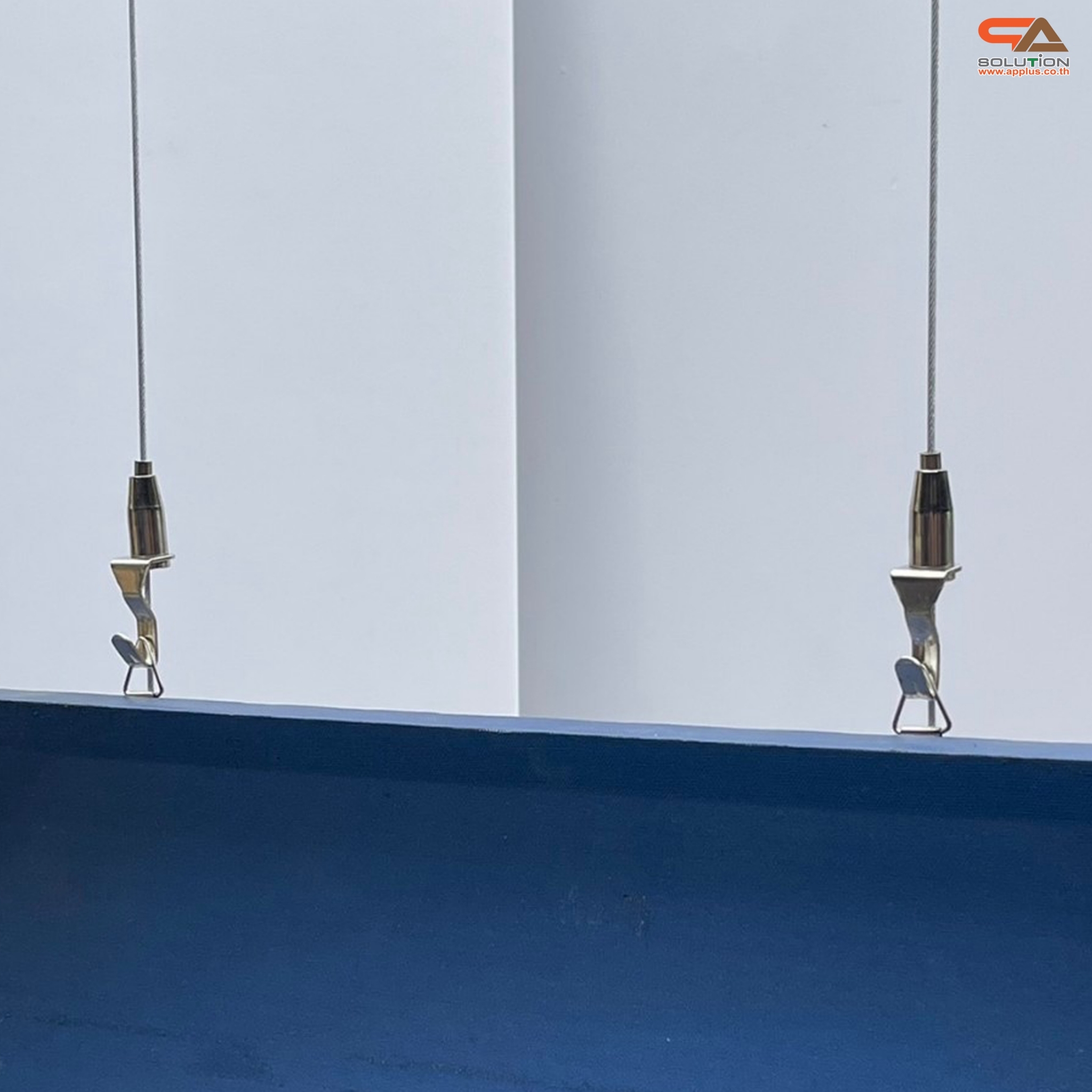 บอร์ดนิทรรศการ พร้อมชุดสลิง 2 ขอ รุ่น SINGLE SIDED ขนาด(W)100 x (W)200 cm. สามารถแขวนภาพได้ 1 ด้าน 2 ภาพ บน-ล่าง ถอดประกอบได้