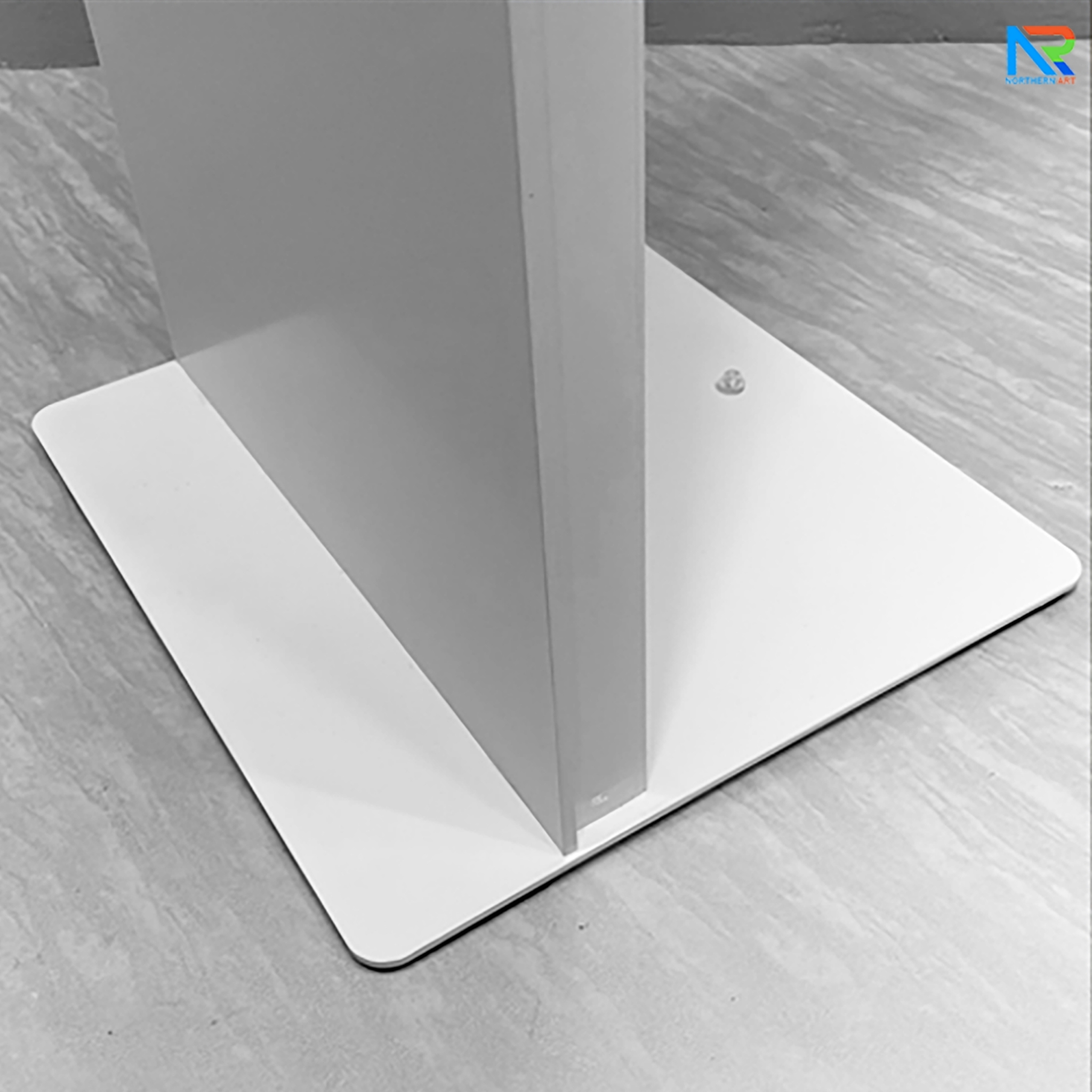 โปสเตอร์สแตนด์ ตั้งพื้น A3 สีขาว รุ่นโชว์รูมรถยนต์ สอดงานพิมพ์ด้านบน เปลี่ยนงานพิมพ์ง่าย ฐานมั่นคงแข็งแรง