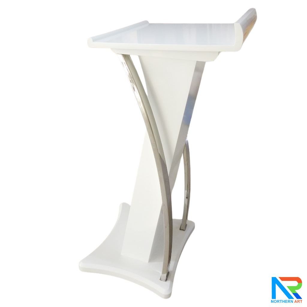 โพเดียมไม้ สีขาว ตกแต่งสแตนเลสเกรด304 ขนาด (W) 55 x (L) 50 x (H) 120 cm.