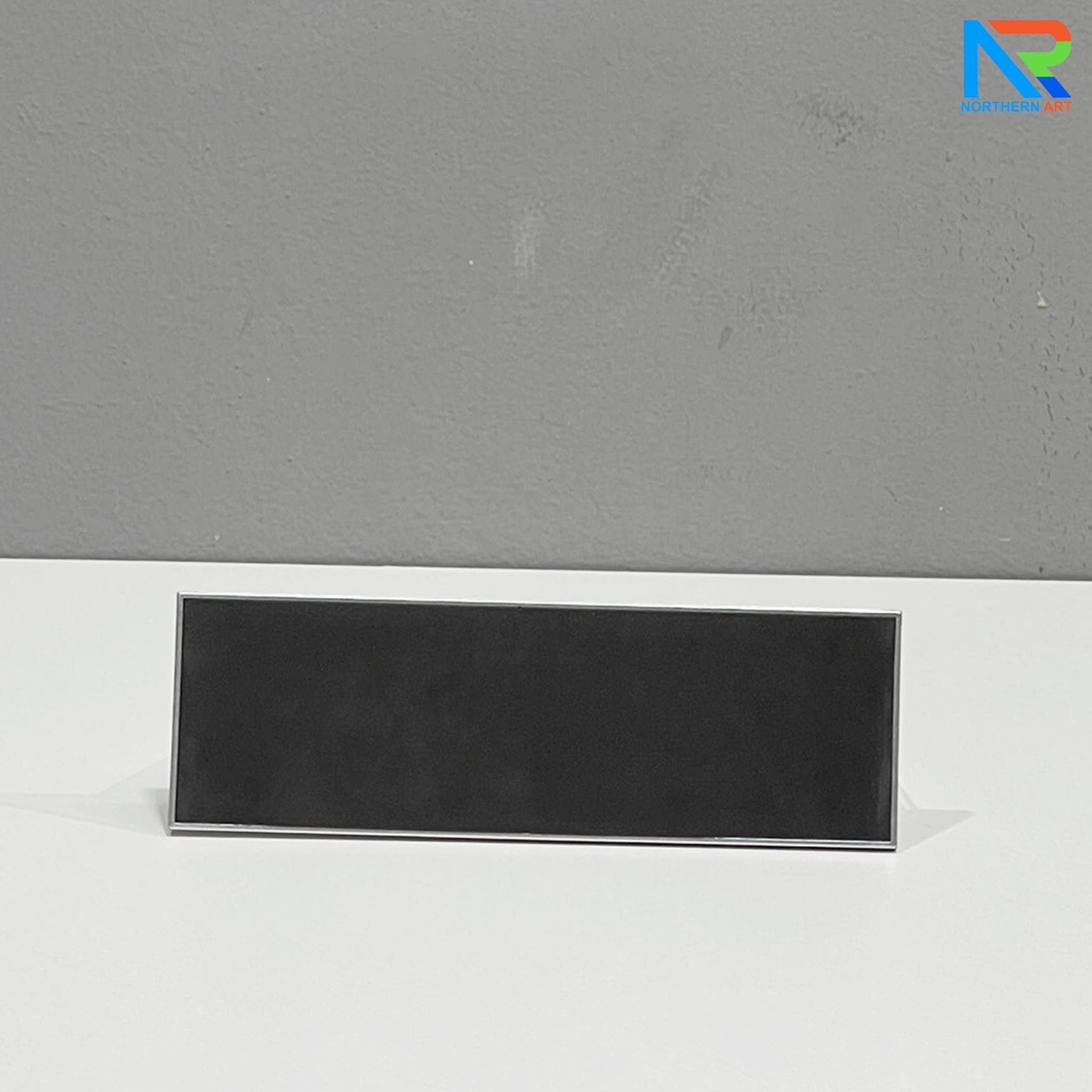 ป้ายชื่อตั้งโต๊ะ สีขาว ขนาด (W)21 x (D)7 x(H)11.5 โชว์งานพิมพ์ได้ 2 หน้า ถอดประกอบได้