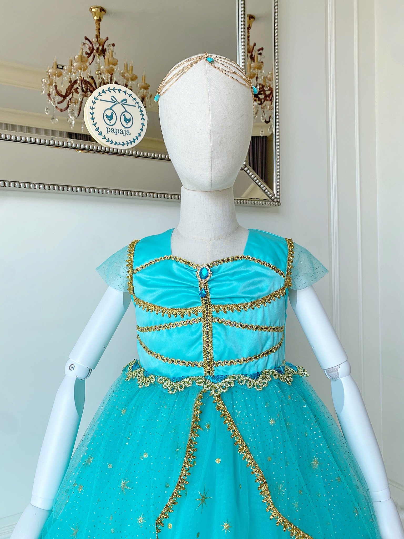 ชุดเจ้าหญิงจัสมิน (Jasmine) รุ่นกระโปรงบานยาว พร้อมเครื่องประดับผมสร้อยสีทองประดับพลอย