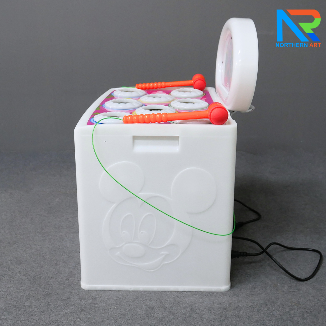 เกมส์ตีตุ่น ขนาด (W)60 x (D)40 x (H)70 cm. พร้อมไฟ LED นับคะแนน กุญแจสำหรับไขตู้เกมส์ 4 ดอก พร้อมเหรียญโลหะ 10 เหรียญ