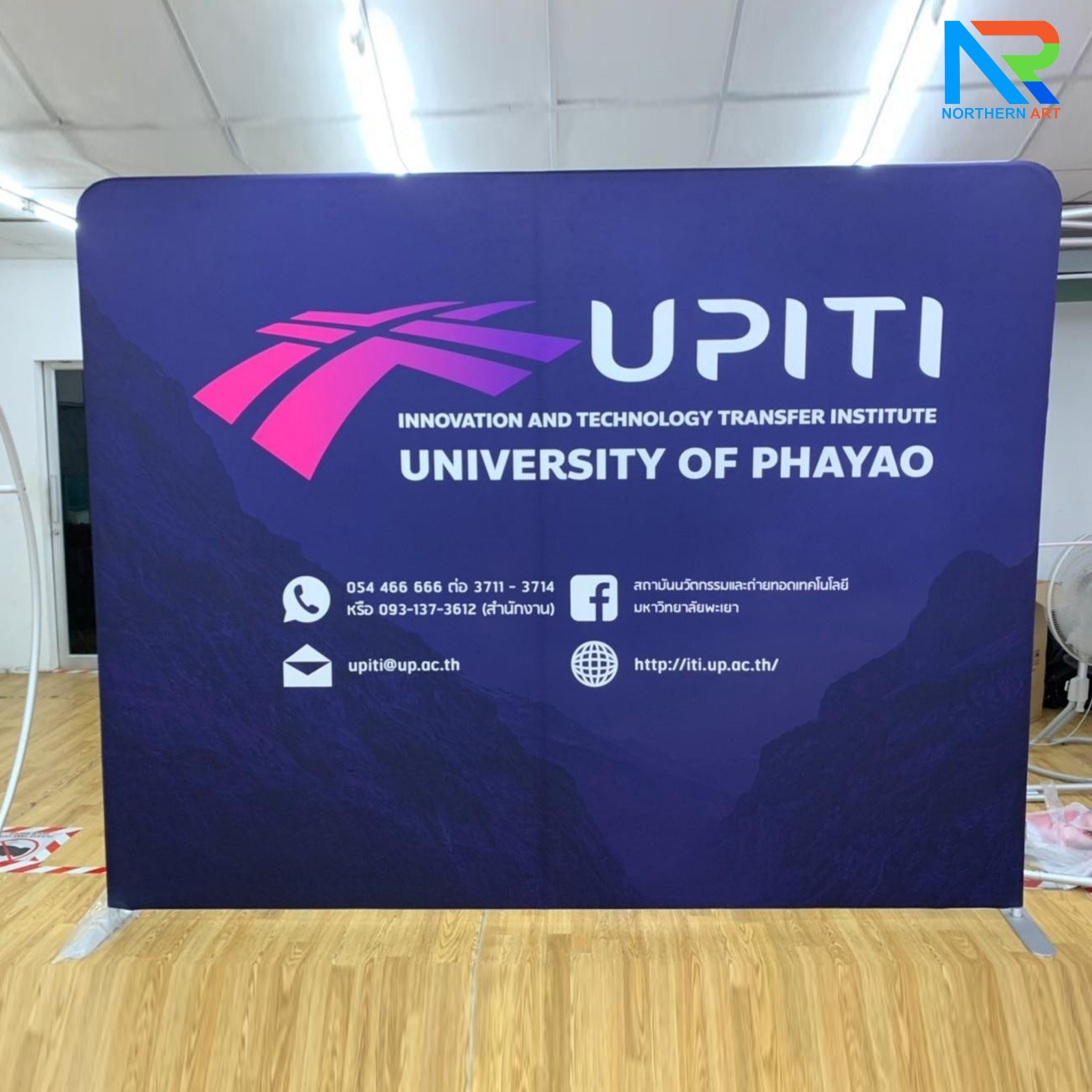 แบคดรอปผ้า (Fabric Backdrop) รุ่นตรง Savvy ขนาด (H)180 x (W)120-1000 cm. โครงอะลูมิเนียม ถอดประกอบได้ แถมฟรี! กระเป๋าใส่อุปกรณ์ 1 ใบ