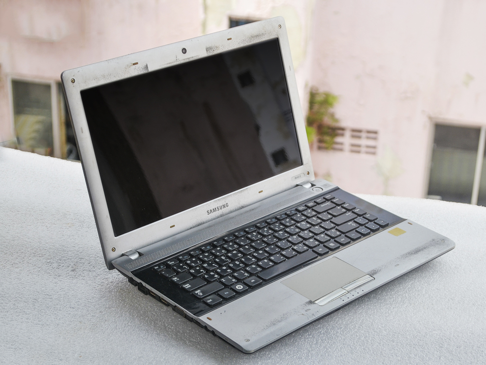 Samsung RV413