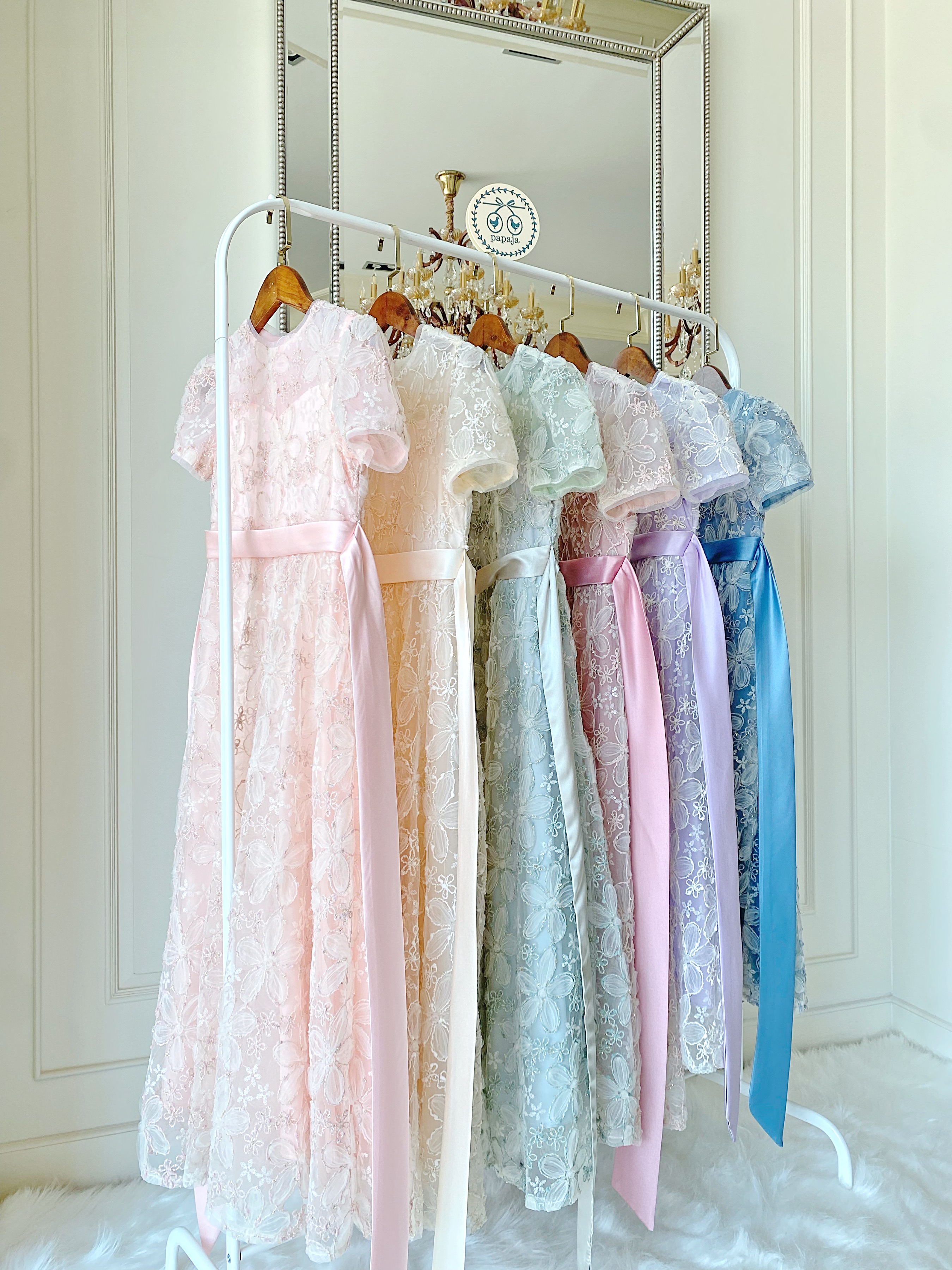 เดรสออกงานราตรียาวแขนตุ๊กตา (งานไฮพรีเมี่ยม) ผ้าลูกไม้ฉลุโทนสีชมพูอ่อน ลุคผู้ดี สวยคลาสสิค