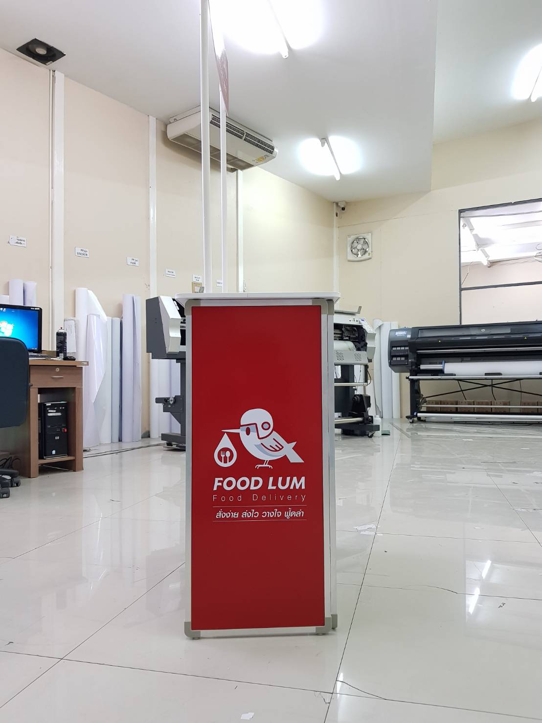 CLEARANCE SALE โต๊ะชงชิม รุ่นไม้ ขนาด (W)80 X (H)190-196 cm. ถอดประกอบได้ มีชั้นวางของ