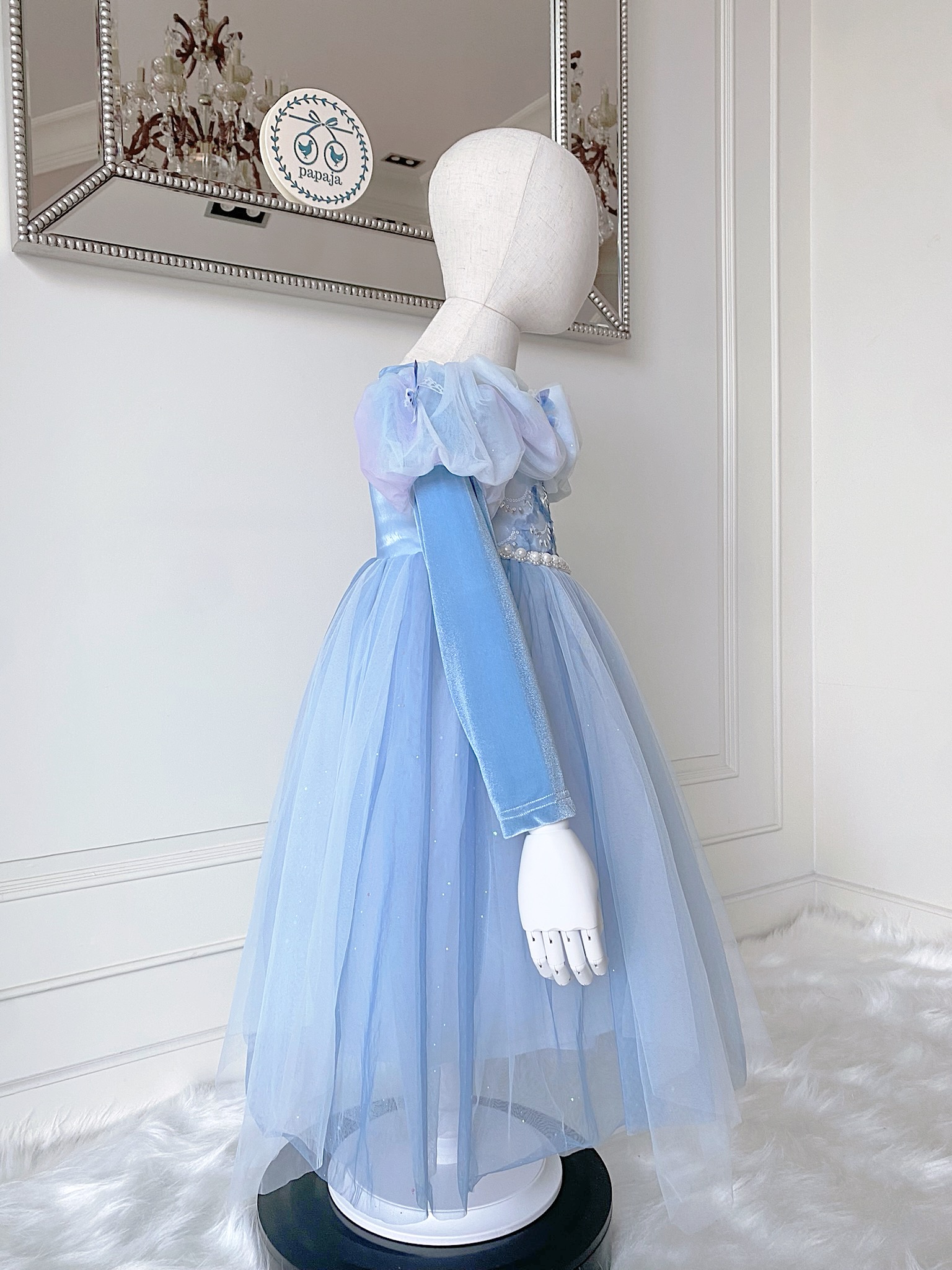 ชุดเจ้าหญิงซินเดอเรลล่า ประดับโบว์กลางอก ปักไข่มุกและเพชร