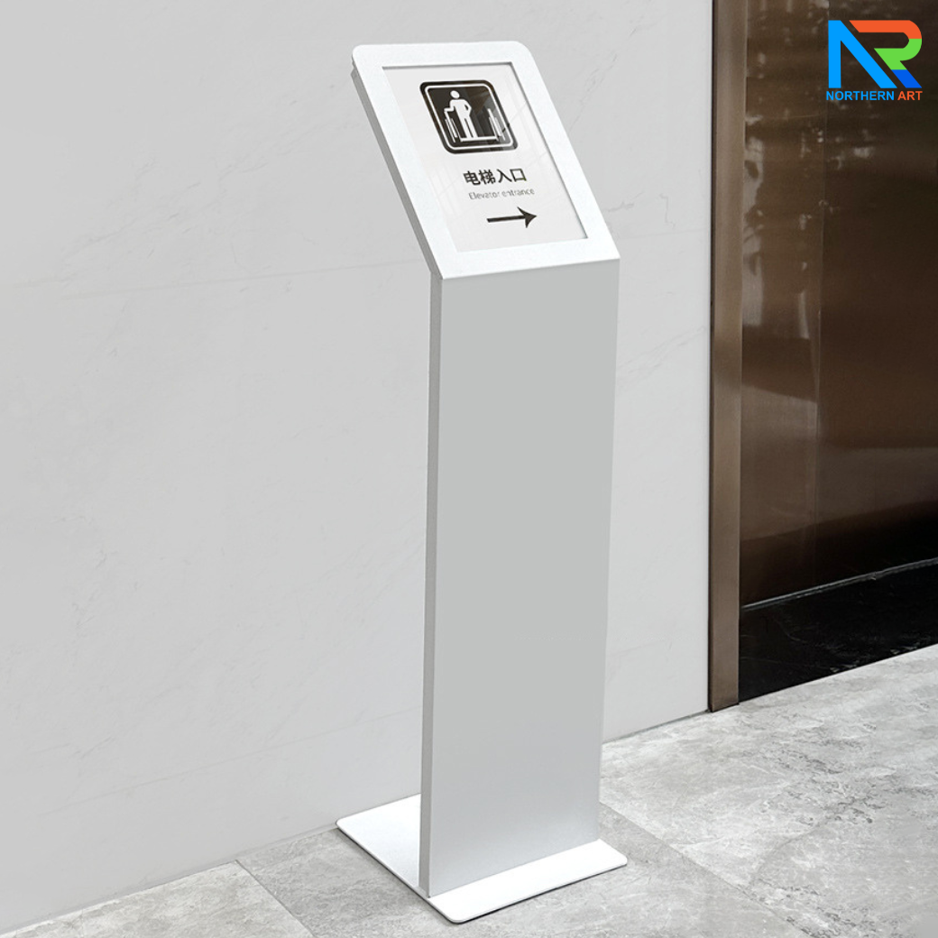 โปสเตอร์สแตนด์ตั้งพื้น รุ่นโชว์รูมรถ ขนาด A4 สีขาว สอดงานพิมพ์ด้านบน เปลี่ยนงานพิมพ์ง่าย ฐานมั่นคงแข็งแรง