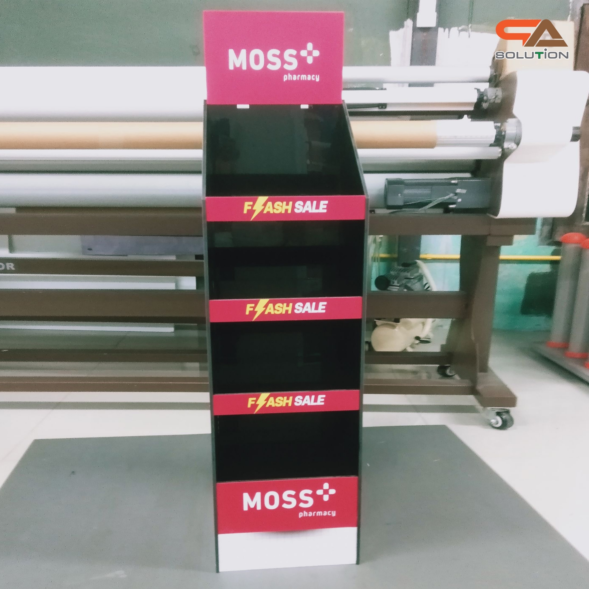 CLEARANCE SALE! ชั้นวางสินค้าพลาสวูด 4 ชั้น ขนาด (W)34 x (D)35.5 x (H)132 ซม. วัสดุพลาสวูดสีดำหนา 8 มม พร้อมงานพิมพ์สติ๊กเกอร์