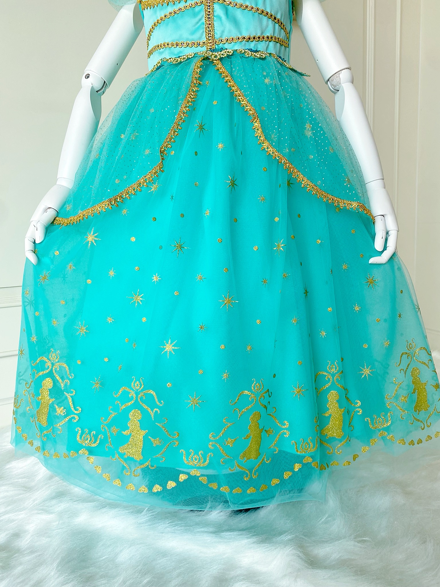 ชุดเจ้าหญิงจัสมิน (Jasmine) รุ่นกระโปรงบานยาว พร้อมเครื่องประดับผมสร้อยสีทองประดับพลอย