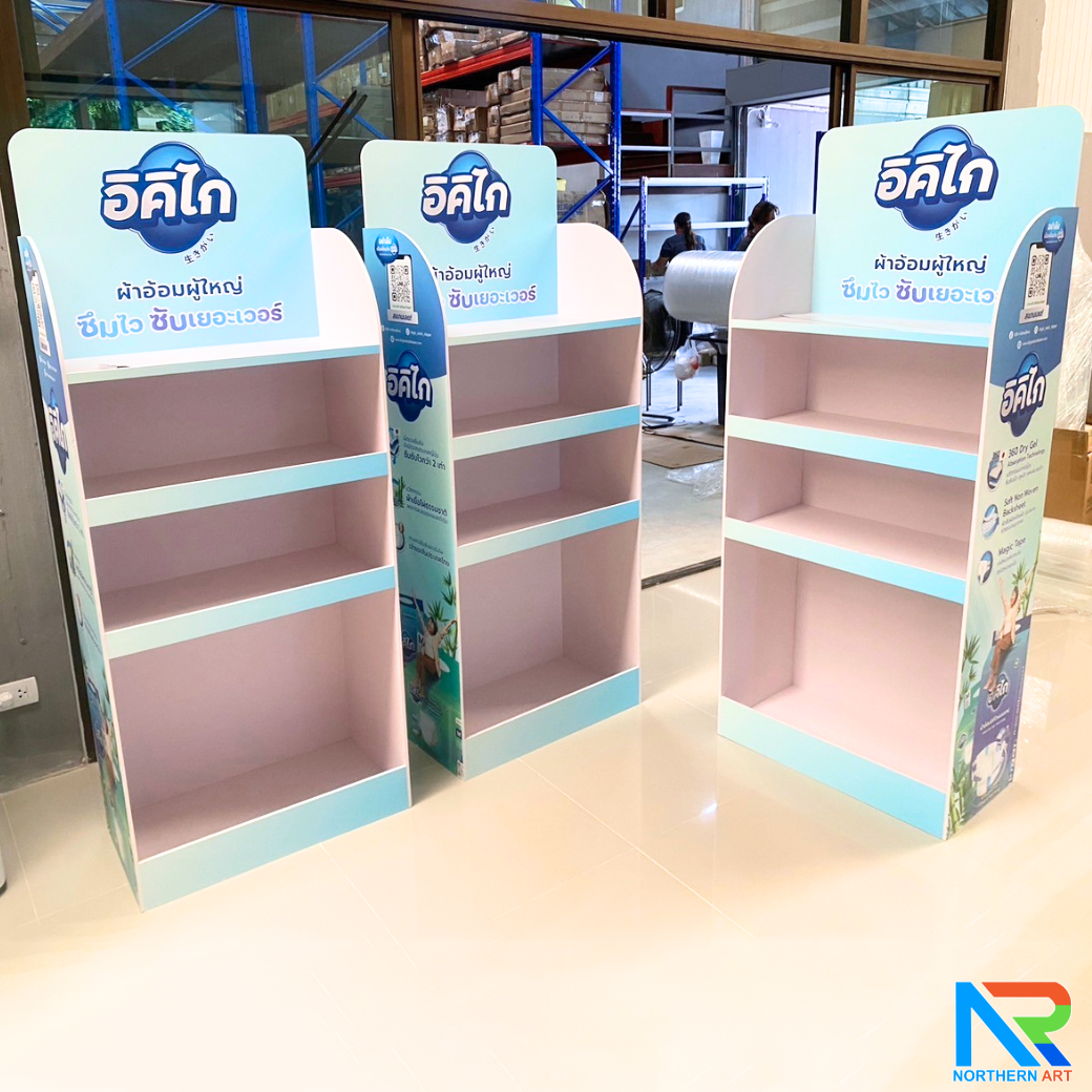 ชั้นวางสินค้าพลาสวูด 4 ชั้น ขนาด (W)65 x (D)37 x (H)167 cm. พร้อมงานพิมพ์ พลาสวูดหนา 5 มม. สั่งผลิตตามแบบ