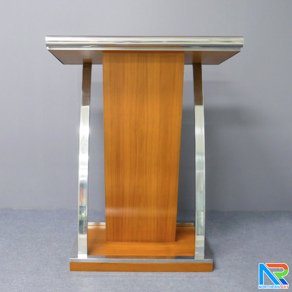 โพเดียมไม้ยืนคู่ Top หุ้มสแตนเลสยืนคู่ สีสัก ขนาด (W) 90x (L) 59 x (H) 120 cm. พร้อมตกแต่งเสาโค้งสแตนเลสเกรด304