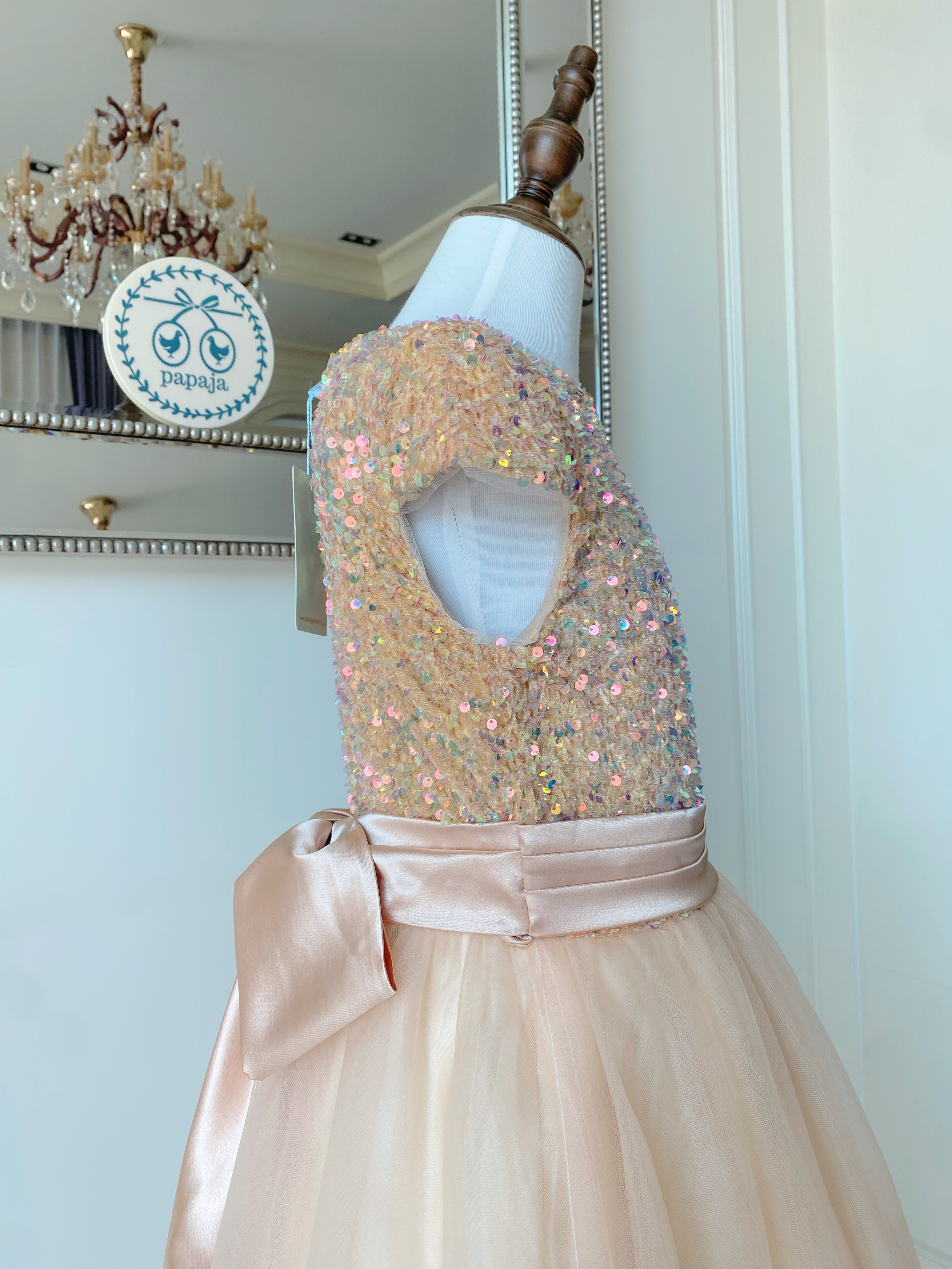 เดรสออกงานราตรียาวแขนล้ำ สีแชมเปญ (งานไฮพรีเมี่ยม) ด้านบนปักเลื่อม ช่วงกระโปรงผ้าโปร่งซอฟท์ๆ ละมุน