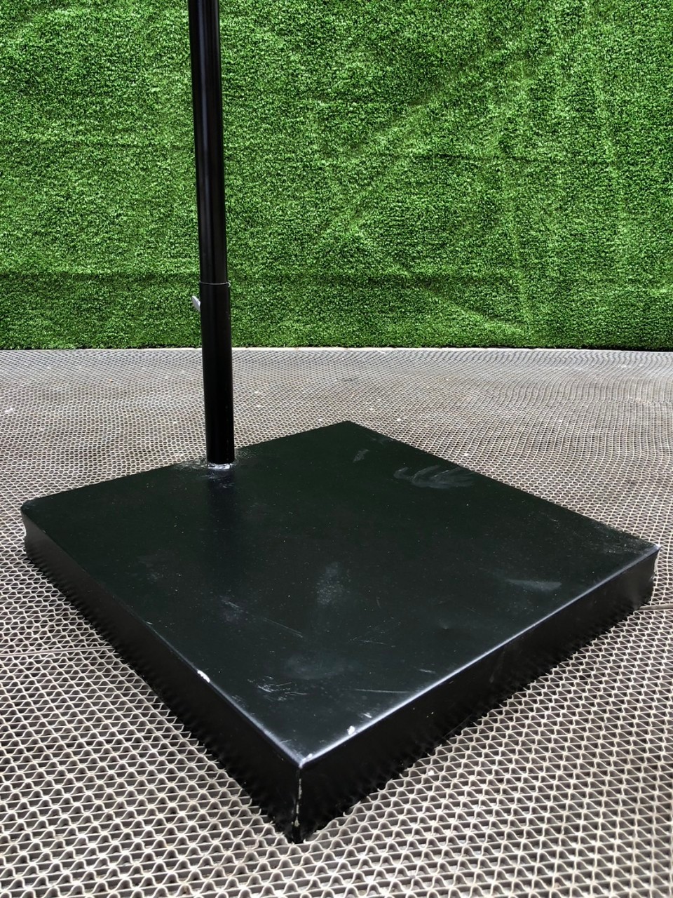 เช่าธงญี่ปุ่น ฐานปูน แขนเดี่ยว ขนาด (W)60 x (H)200 ซม. แข็งแรง มั่นคง ลมพัดไม่ล้ม แขนล่างปรับระดับได้