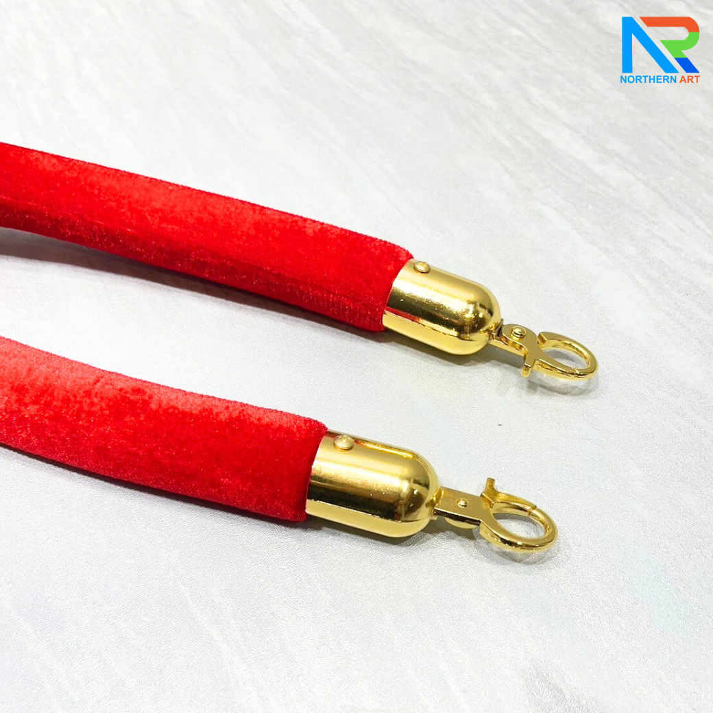 เสากั้นบริเขต สแตนเลสหัวกลมสีทอง พร้อมเชือกกำมะหยี่ สีแดง