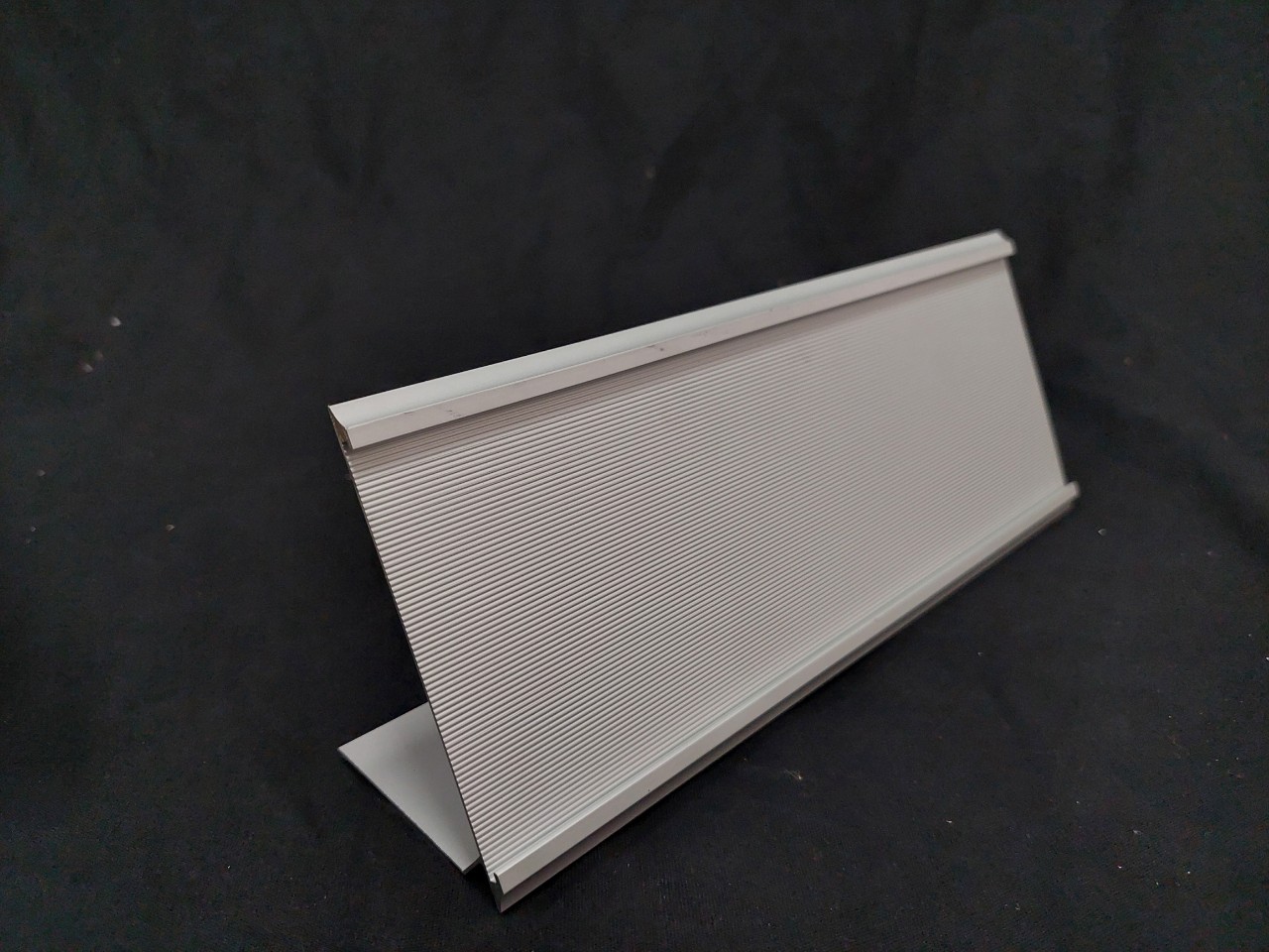 ป้ายชื่อตั้งโต๊ะ ป้ายสอด ขนาด 9.5x24 ซม. สีเงิน วัสดุ อะลูมิเนียม สีบรอนซ์เงิน