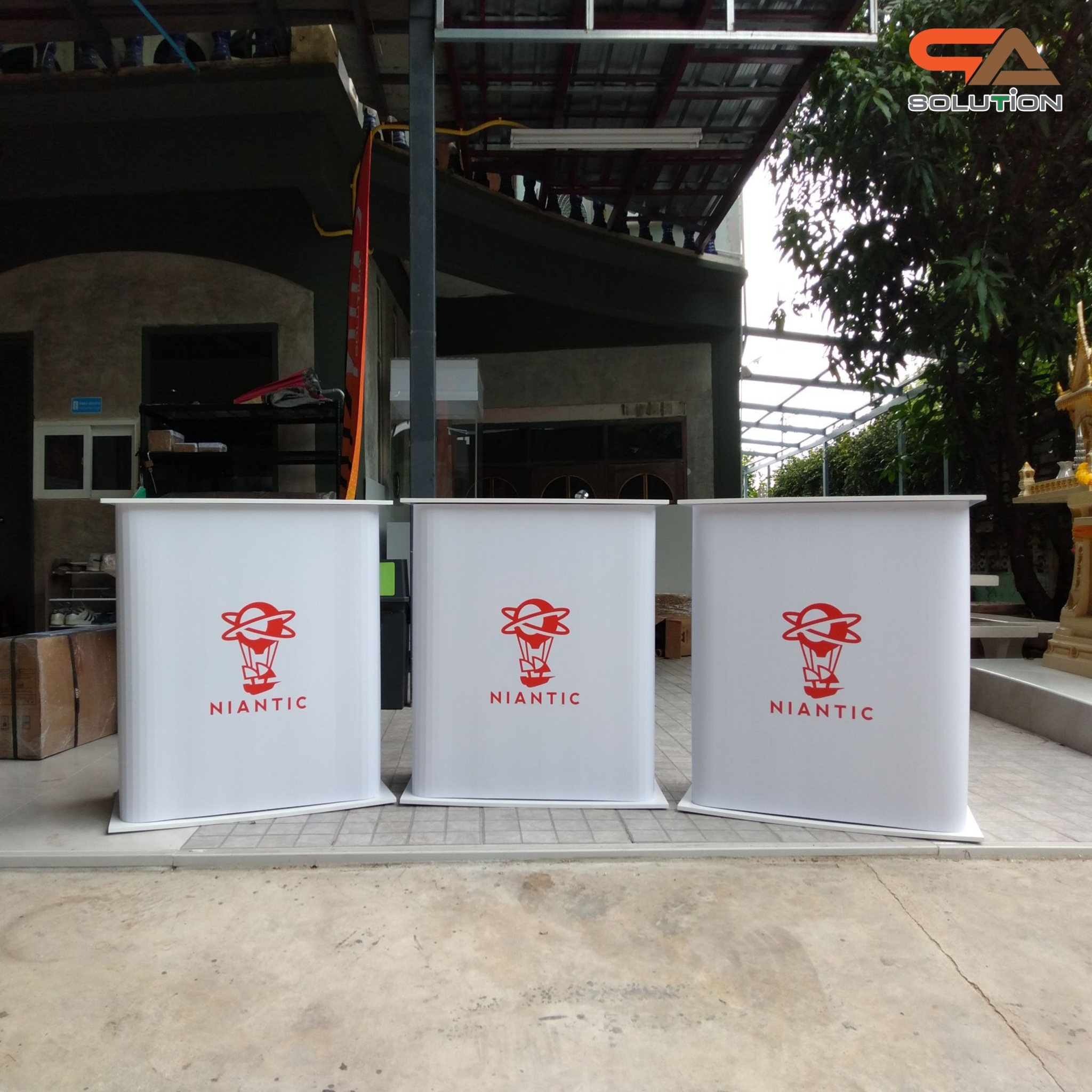 เคาน์เตอร์ออกบูธ ทรงเหลี่ยม ขนาด(W)80 X (D)40X (H)93.7 cm. ถอดประกอบได้ เคลื่อนย้ายสะดวก พร้อมกระเป๋า 1 ใบ