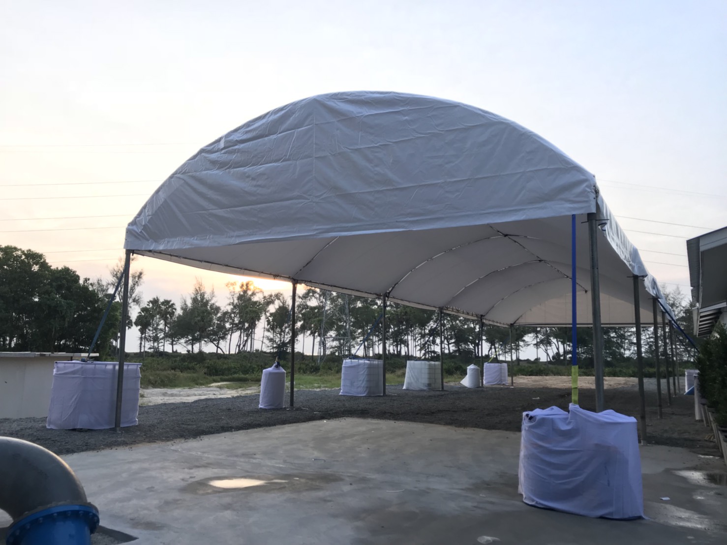 เต็นท์โดม ขนาดกว้าง 8 เมตร ความยาวไม่จำกัด ทรงโค้งสีขาวเหมาะสำหรับงานจัดงานทุกประเภท