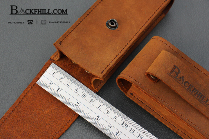ซองมีดพับหนังแท้ BACKFHILL รุ่น Co.06 ขนาด 6 " ( กระดุมทองเหลือง ) สำหรับใส่มีดพับที่มีขนาด 6 นิ้ว ( วัสดุหนังกลับด้านสีน้ำตาล )