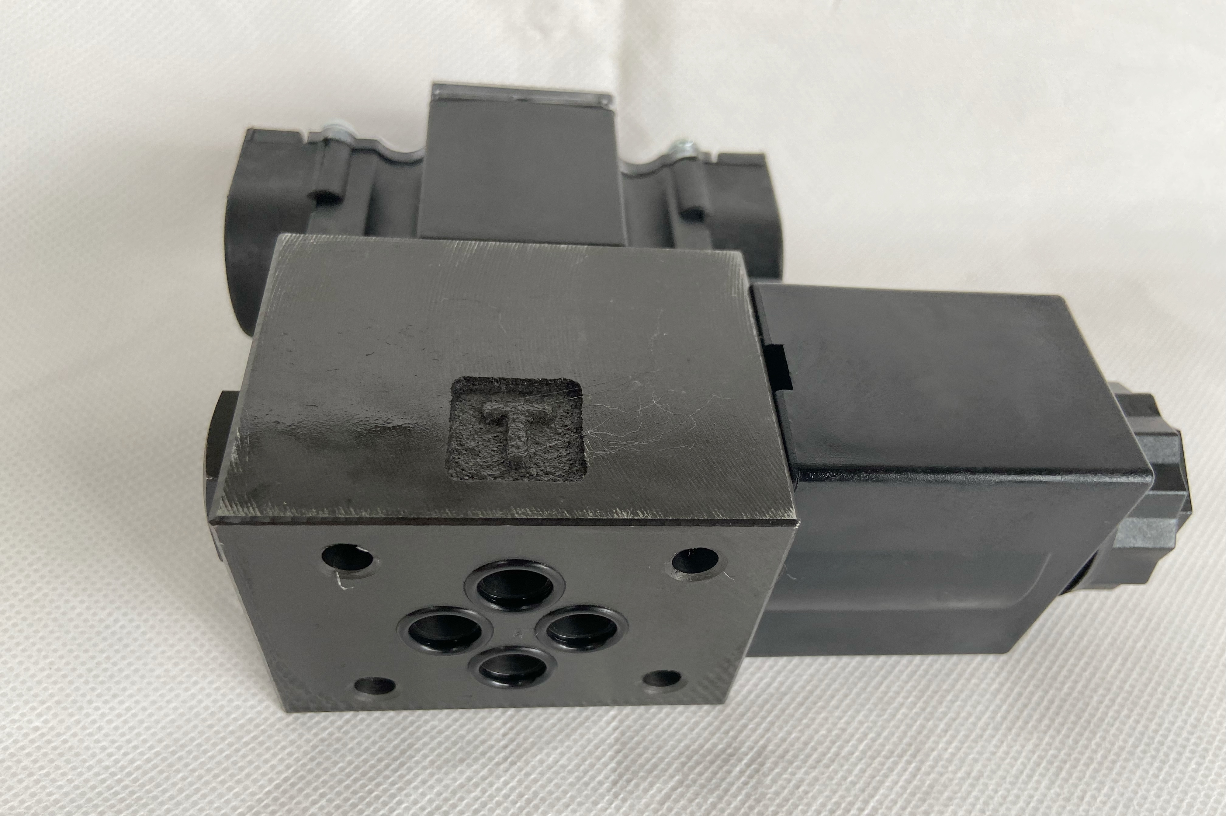 DSG-02-2B2-A220 ( CROSS) solenoid valves