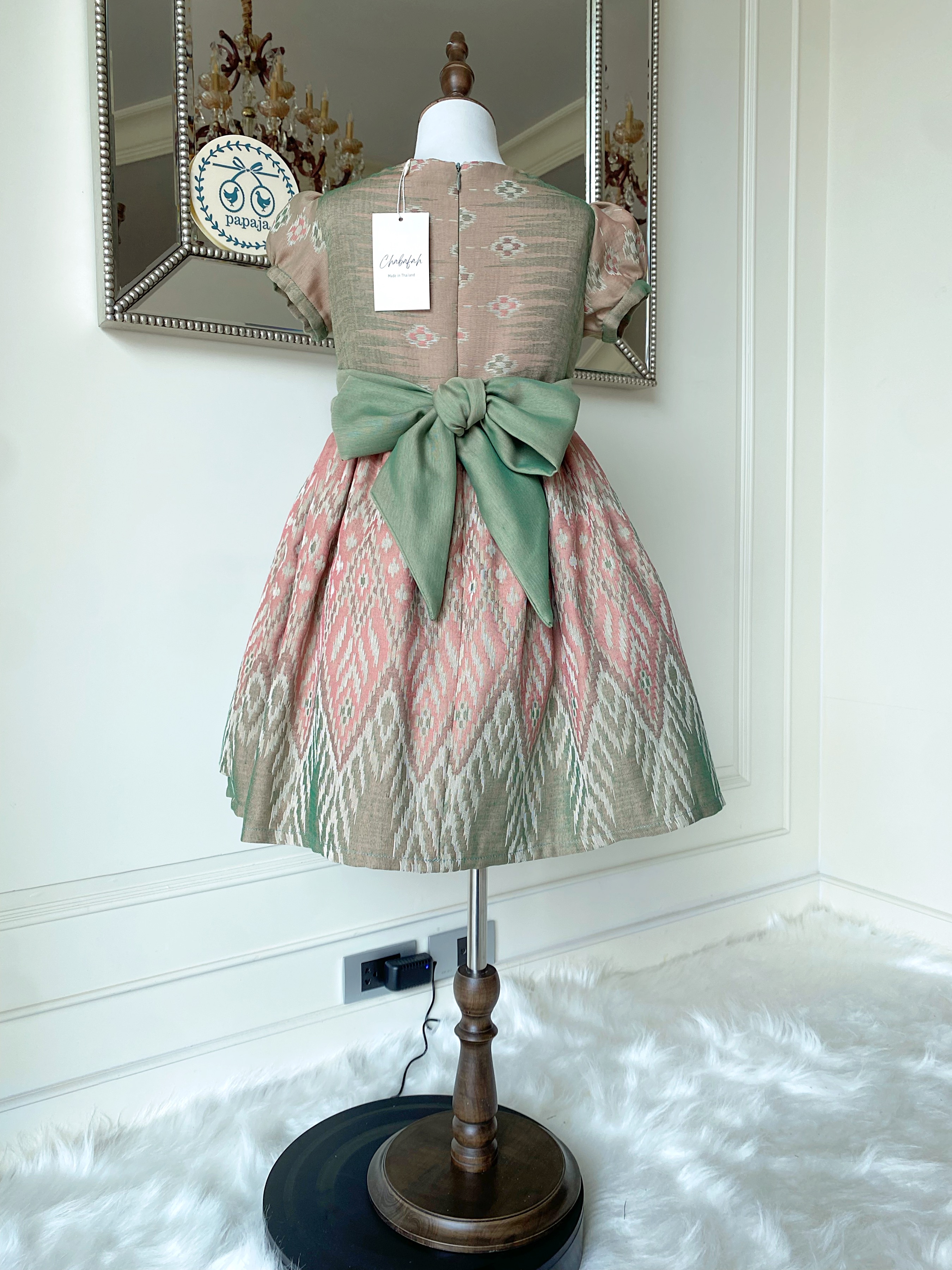 เดรสแขนตุ๊กตาผ้าไทย แบรนด์ Chabafah สีเขียวตุ่น