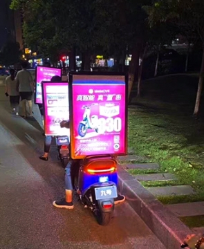 เช่าเป้เดินทรูป LED สะพายหลัง พร้อม ไฟวิ่งLED สีแดง ขนาด 93x63 cm.พร้อมแบตเตอรี่ ชาร์จไฟ ใช้ได้นาน 6-8 ชม.