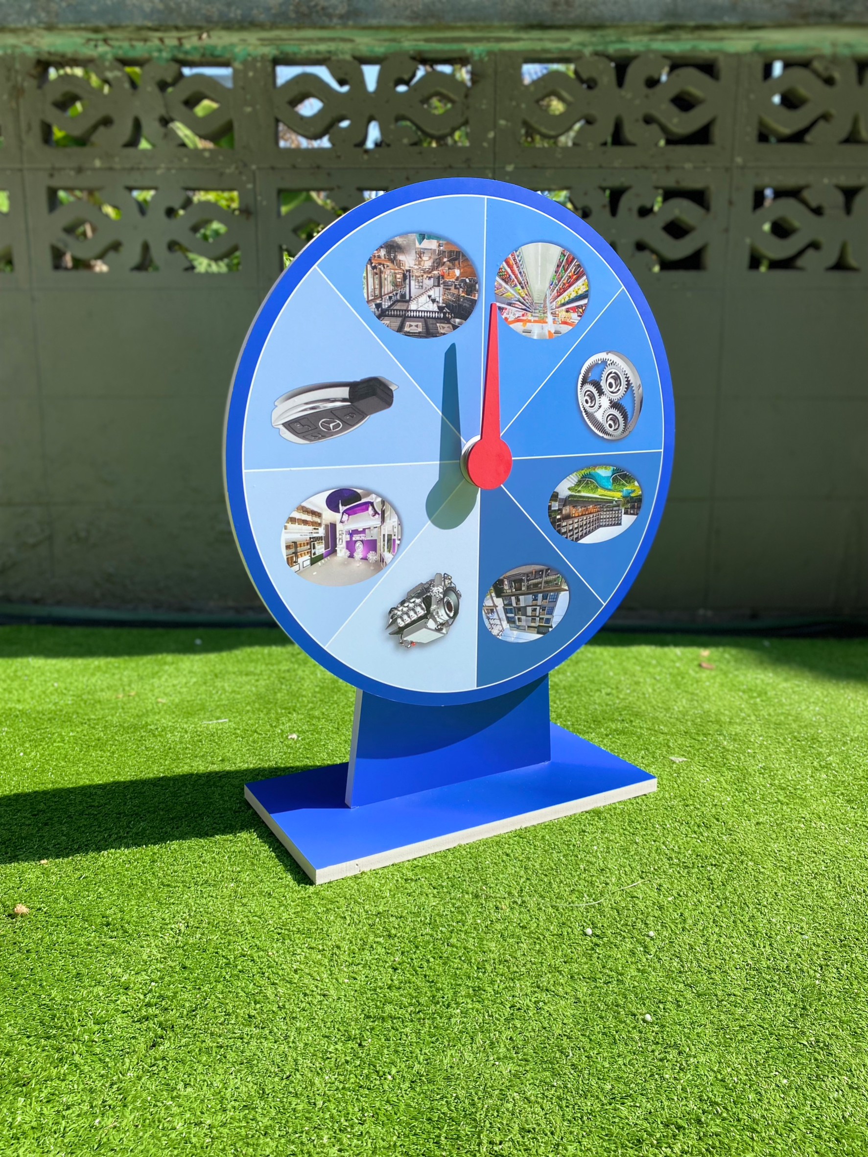 เกมส์วงล้อตั้งโต๊ะ ขนาดวงล้อ 50 ซม. สูง 61.5 ซม. วัสดุพลาสวูดสีขาว หนา 8-15 มม. ถอดประกอบได้