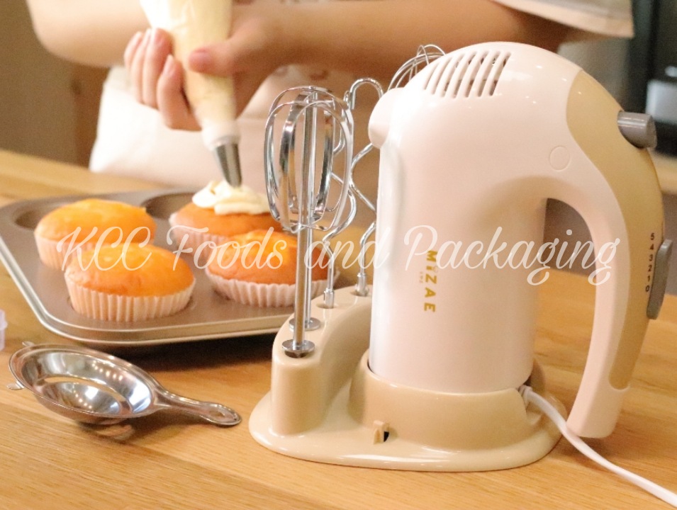 เครื่องผสมอาหาร N38D (มิเซ่ MiZae) ปรับความแรงได้ 5 ระดับ มีหัวตี 3 แบบ : หัวตีไข่ , หัวตีแป้ง , หัวตะกร้อตีวิปครีม เครื่องตีไข่ มอเตอร์แรง 300 W