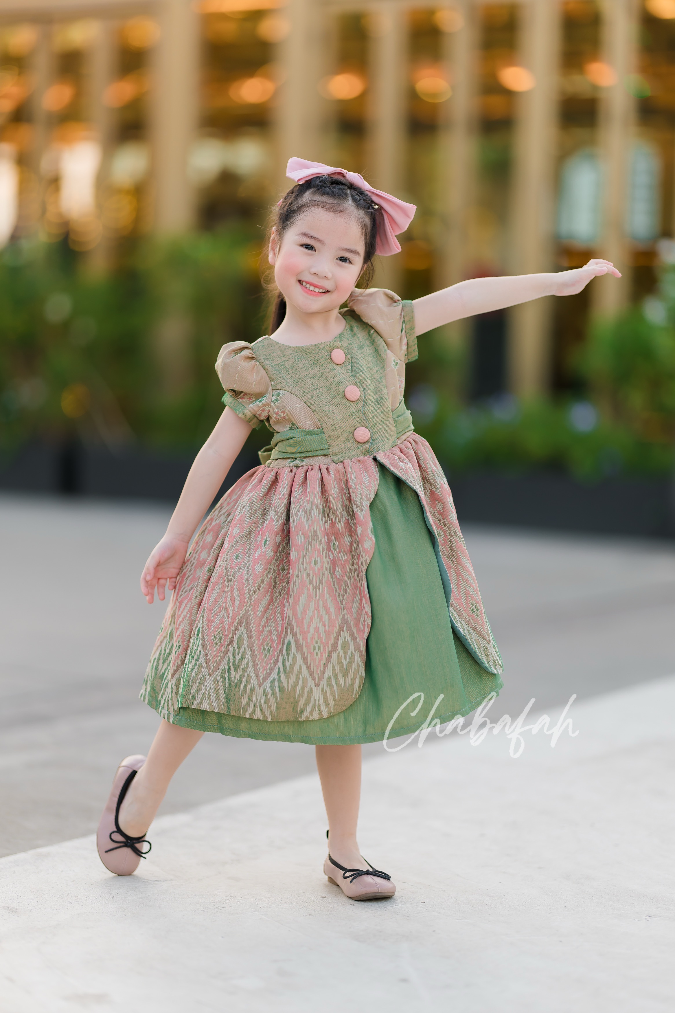 เดรสแขนตุ๊กตาผ้าไทย แบรนด์ Chabafah สีเขียวตุ่น