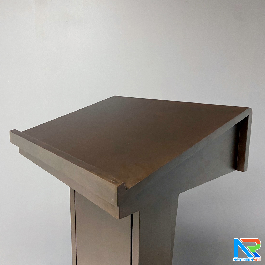 โพเดียมไม้ สีโอ๊ค ทรงโมเดิร์น TOP เอียง ขนาด (W)58 x (L)46 cm. สูง 114 cm. พร้อมตู้ใส่ของ มีกุญแจล็อค