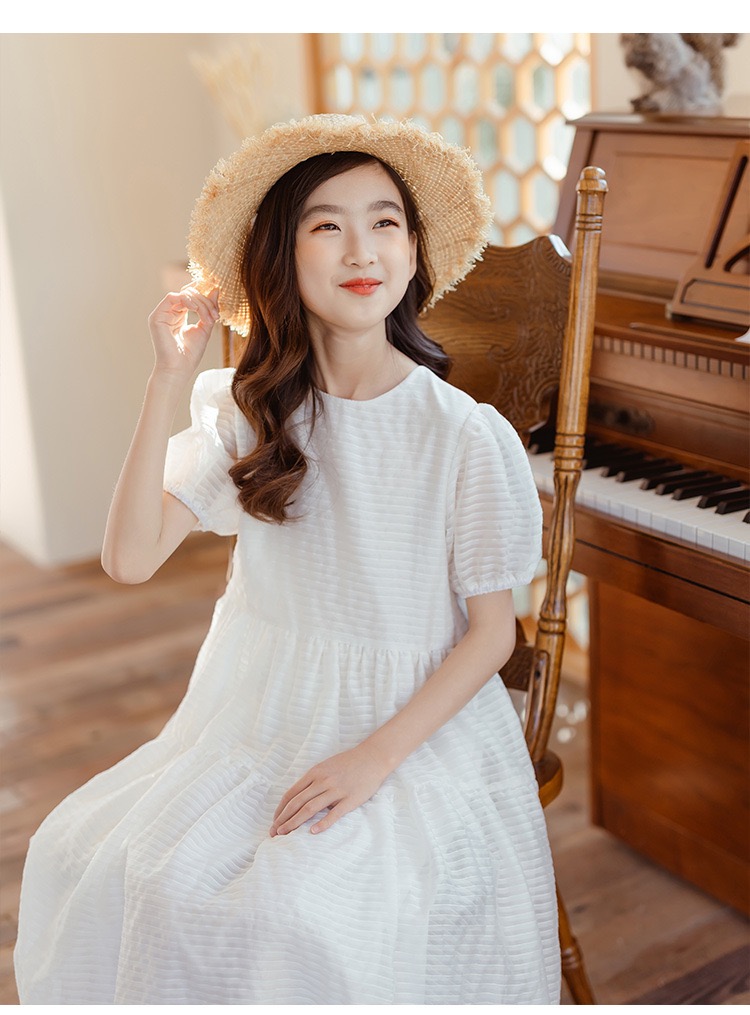 เดรสยาวแขนตุ๊กตาสีขาวครีมผ้าทอลายในตัวลายทาง กระโปรงระบายบานปลาย