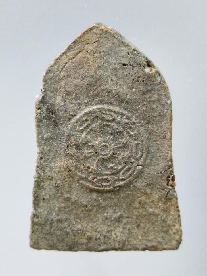 A680 พระพุทธชินราชใบเสมา วัดใหญ่ พิษณุโลก เนื้อผงผสมผงว่าน หลังพระธรรมจักร ปี 15 พิธีมหาจักรพรรดิ์ตราธิราช พิธีใหญ่ๆ