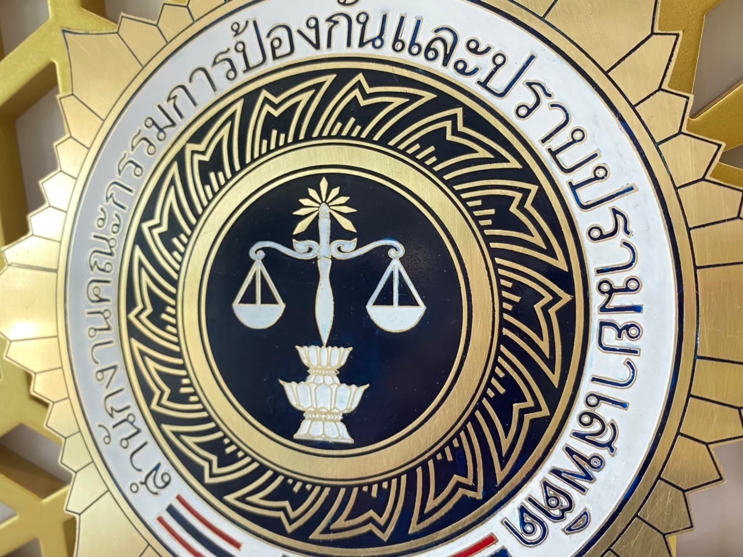 โลโก้โพเดียม โลโก้กัดกรด โลโก้หน่วยงาน กัดกรด วัสดุทองเหลือง UV PRINT หรือกัดกรด สั่งผลิตตามขนาดและแบบที่ต้องการ