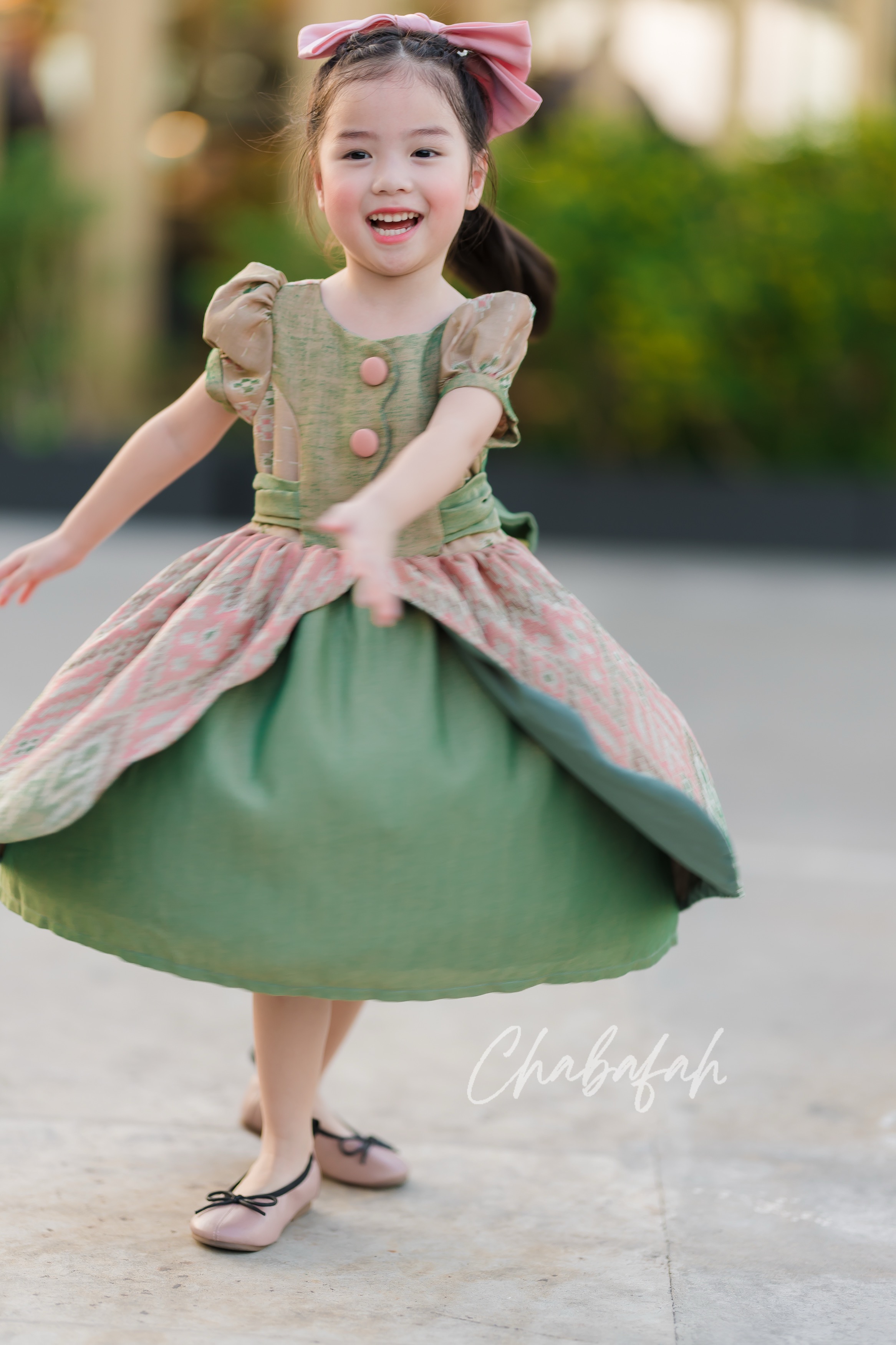 เดรสแขนตุ๊กตาผ้าไทย แบรนด์ Chabafah สีเขียวตุ่น