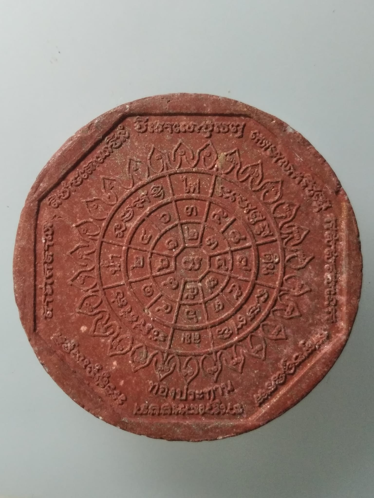 G990 พระผง หลวงพ่อโสธร รุ่นทองประทาน พิมพ์ใหญ่ วัดโสธรฯ จ.ฉะเชิงเทรา เนื้อผงพุทธคุณ ผสมผงทองคำ จากองค์หลวงพ่อ