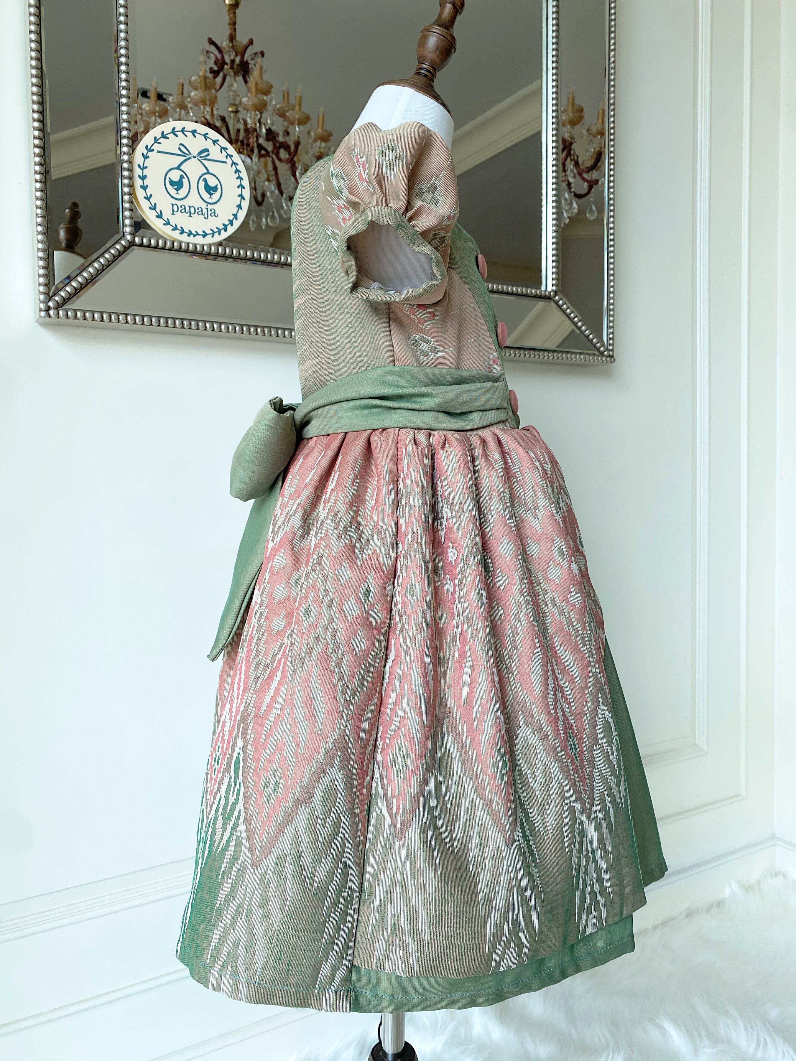 เดรสแขนตุ๊กตาผ้าไทย แบรนด์ Chabafah สีเขียวตุ่น