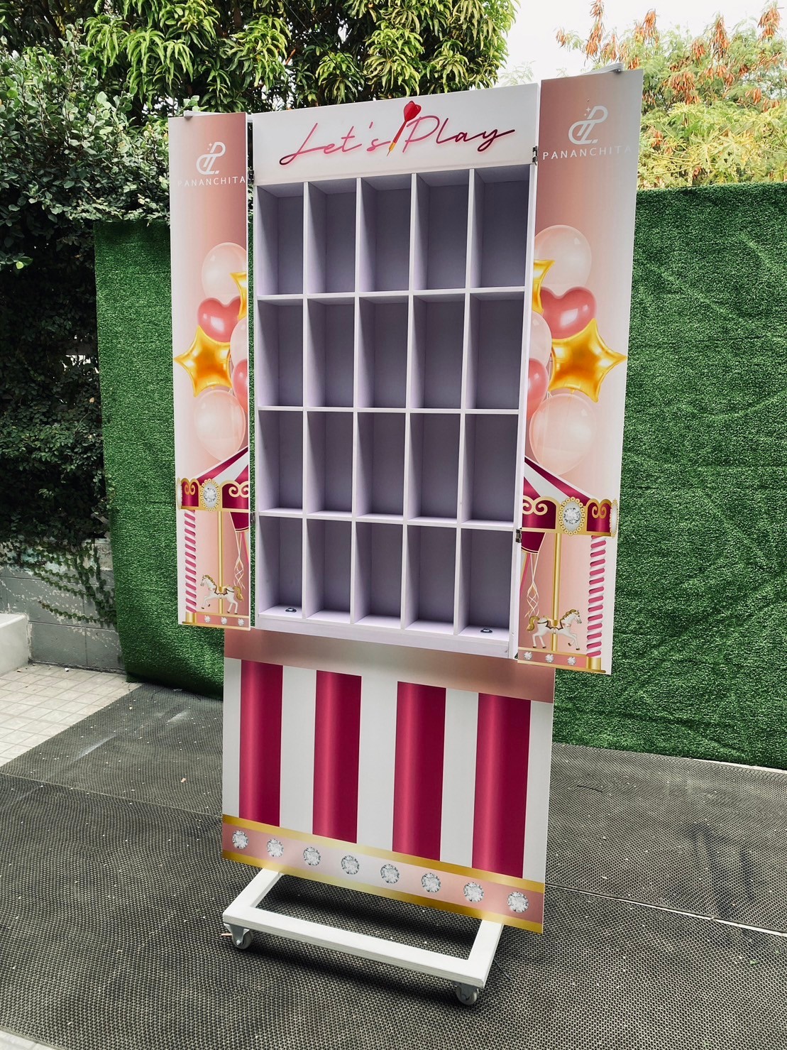 เกมส์ปาลูกโป่งตั้งพื้น 20 ช่อง ขนาด (W)100 x (H)198 cm. พร้อมล้อเลื่อน พร้อมลูกดอกปลายแหลม 5 อัน **ไม่รวมลูกโป่งและปั๊มลมไฟฟ้า