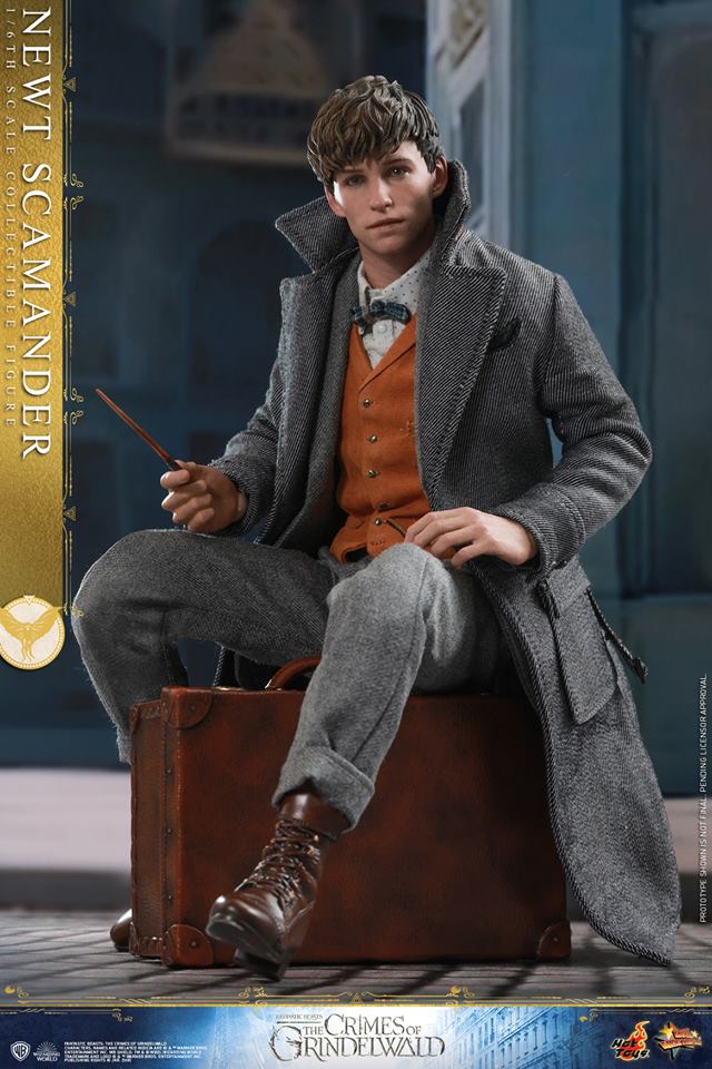 Hot Toys MMS512 FANTASTIC BEASTS: THE CRIMES OF GRINDELWALD - NEWT SCAMANDER
