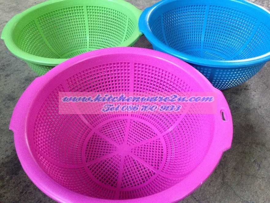 P05525 ตะแกรงกลม ตาถี่ มีขอบ (20 X 21 X 8.5 cm.) สีหวานสด No.881/k (ราคาส่งต่อ 12 ใบ)